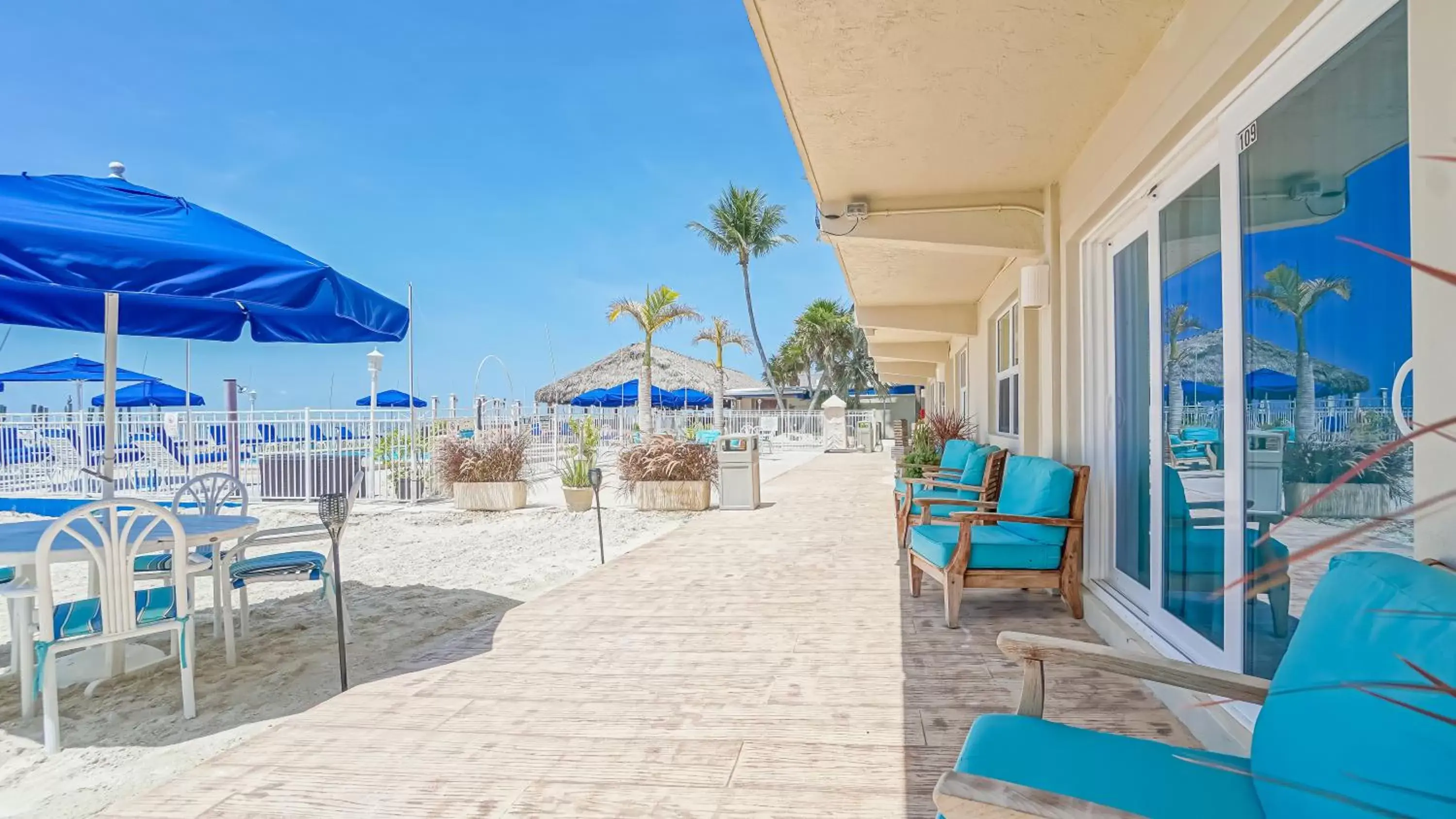 Patio in Glunz Ocean Beach Hotel and Resort