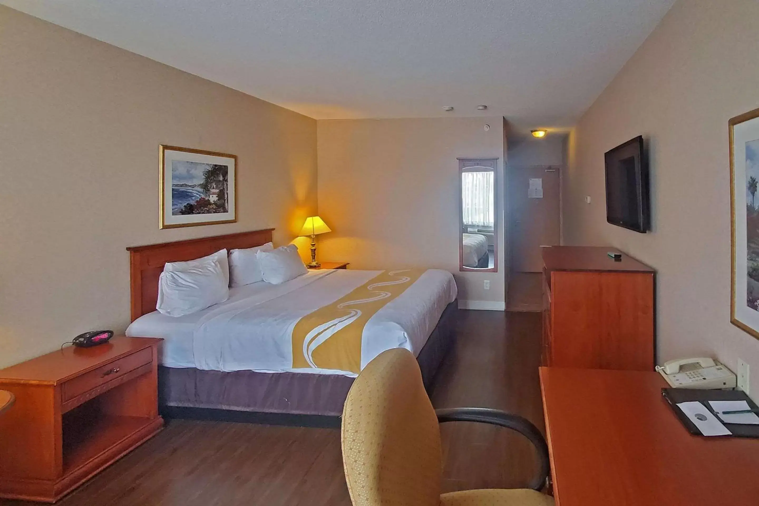 Bedroom, Bed in Quality Inn & Suites Hawkesbury