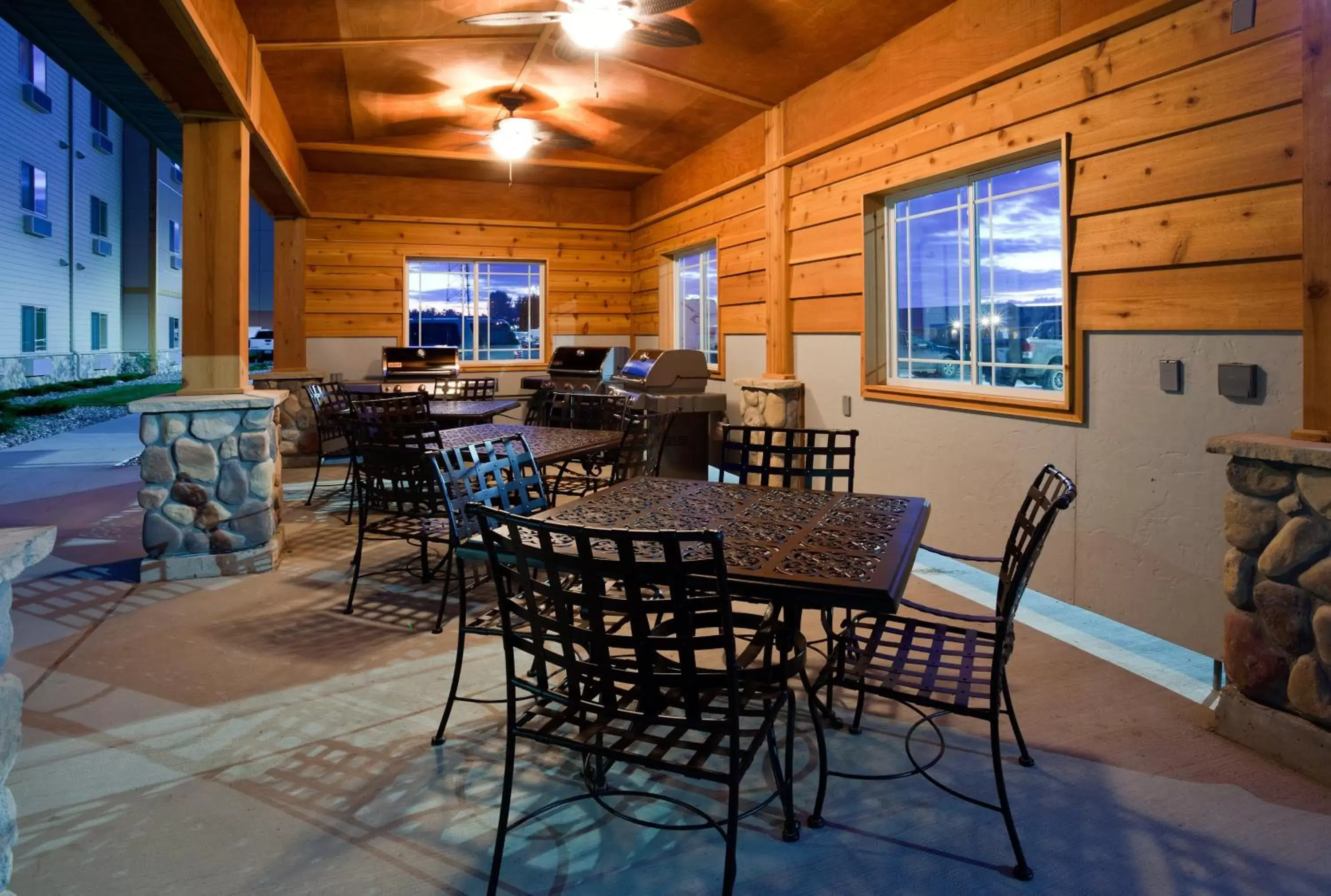 Patio, Restaurant/Places to Eat in Hawthorn Suites by Wyndham Minot