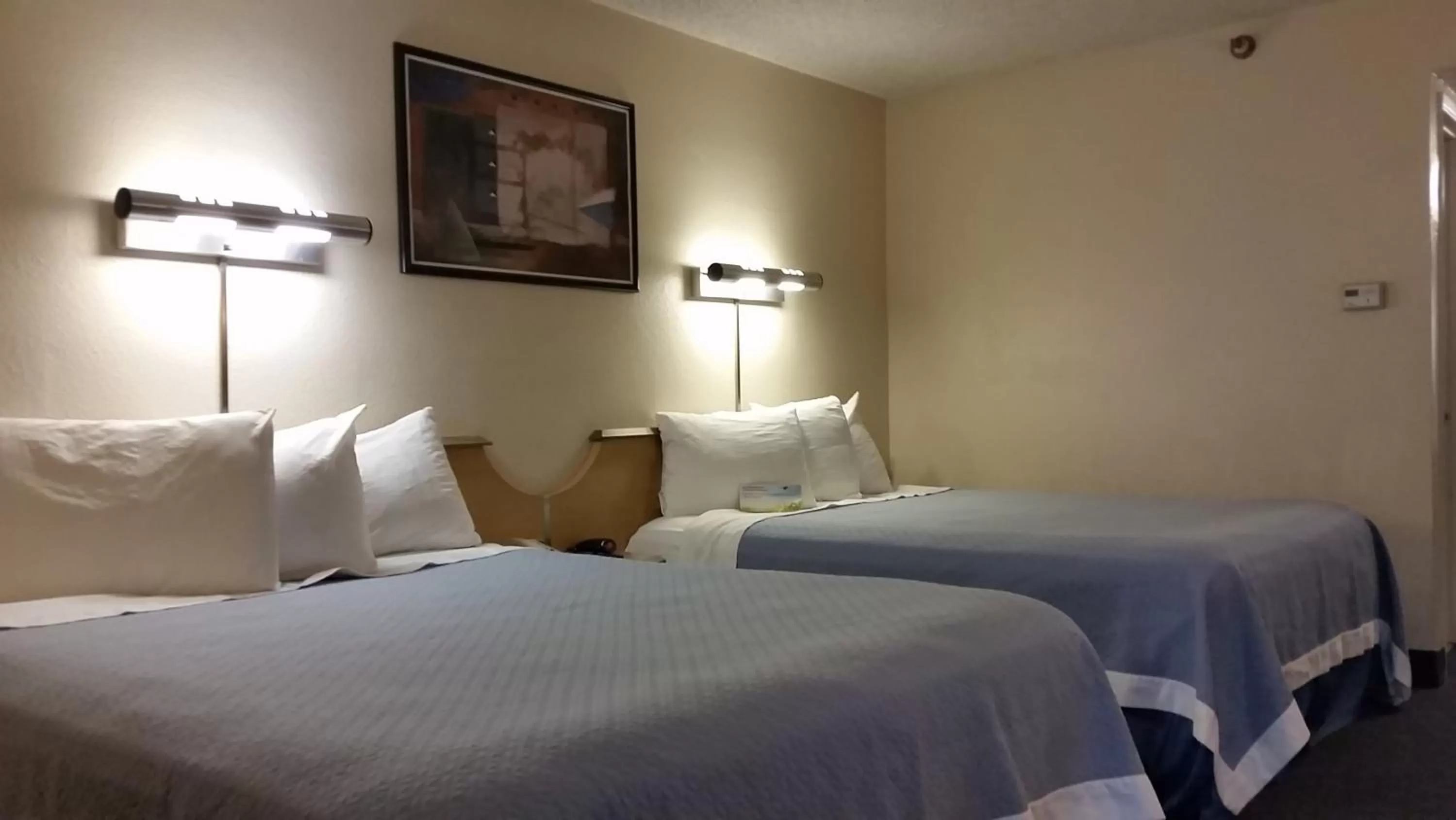 Photo of the whole room, Bed in Days Inn by Wyndham Buena Park Anaheim