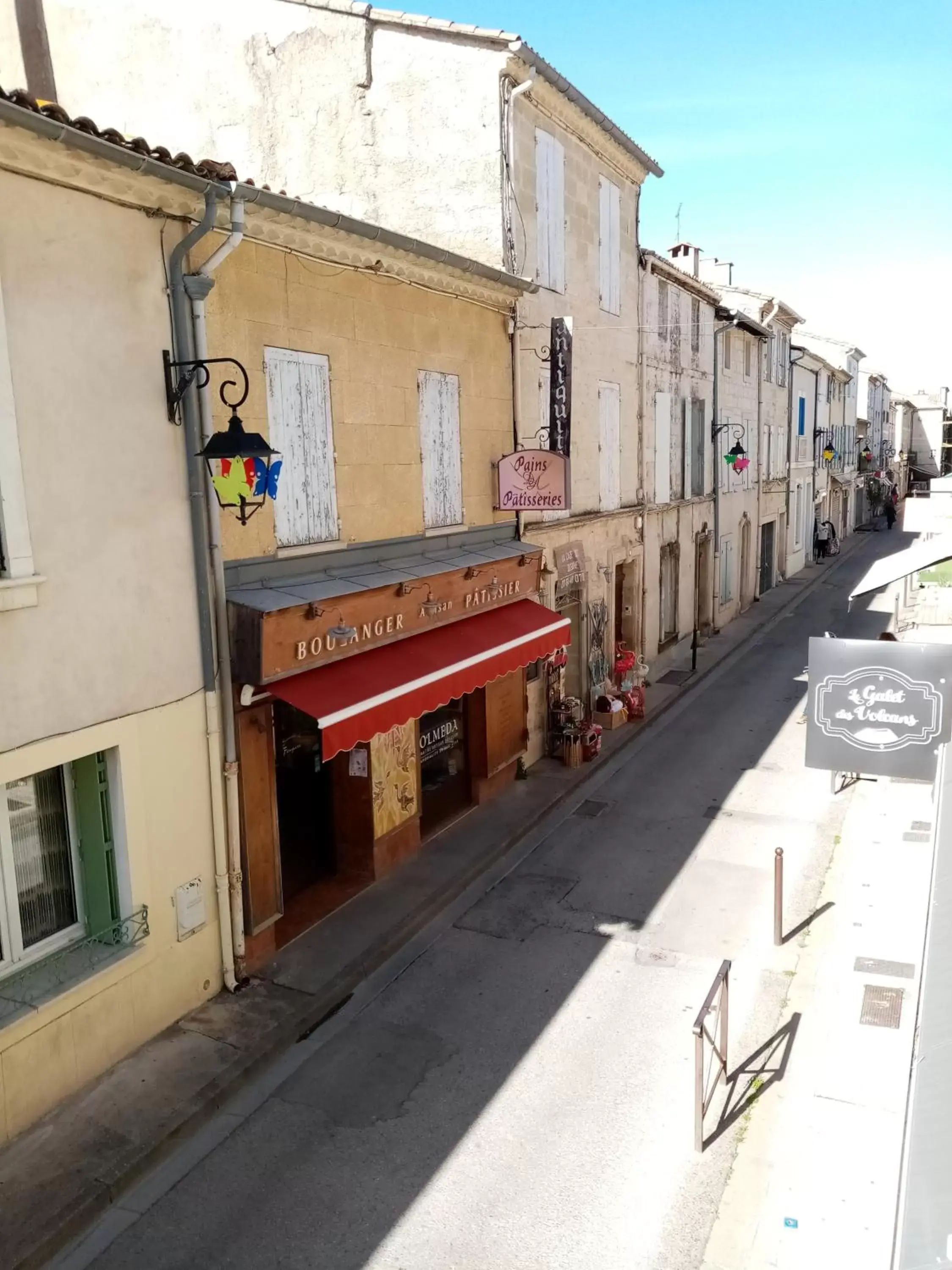 Street view in Maison aigues-mortaise dans la cité Street view in Maison aigues-mortaise dans la cité