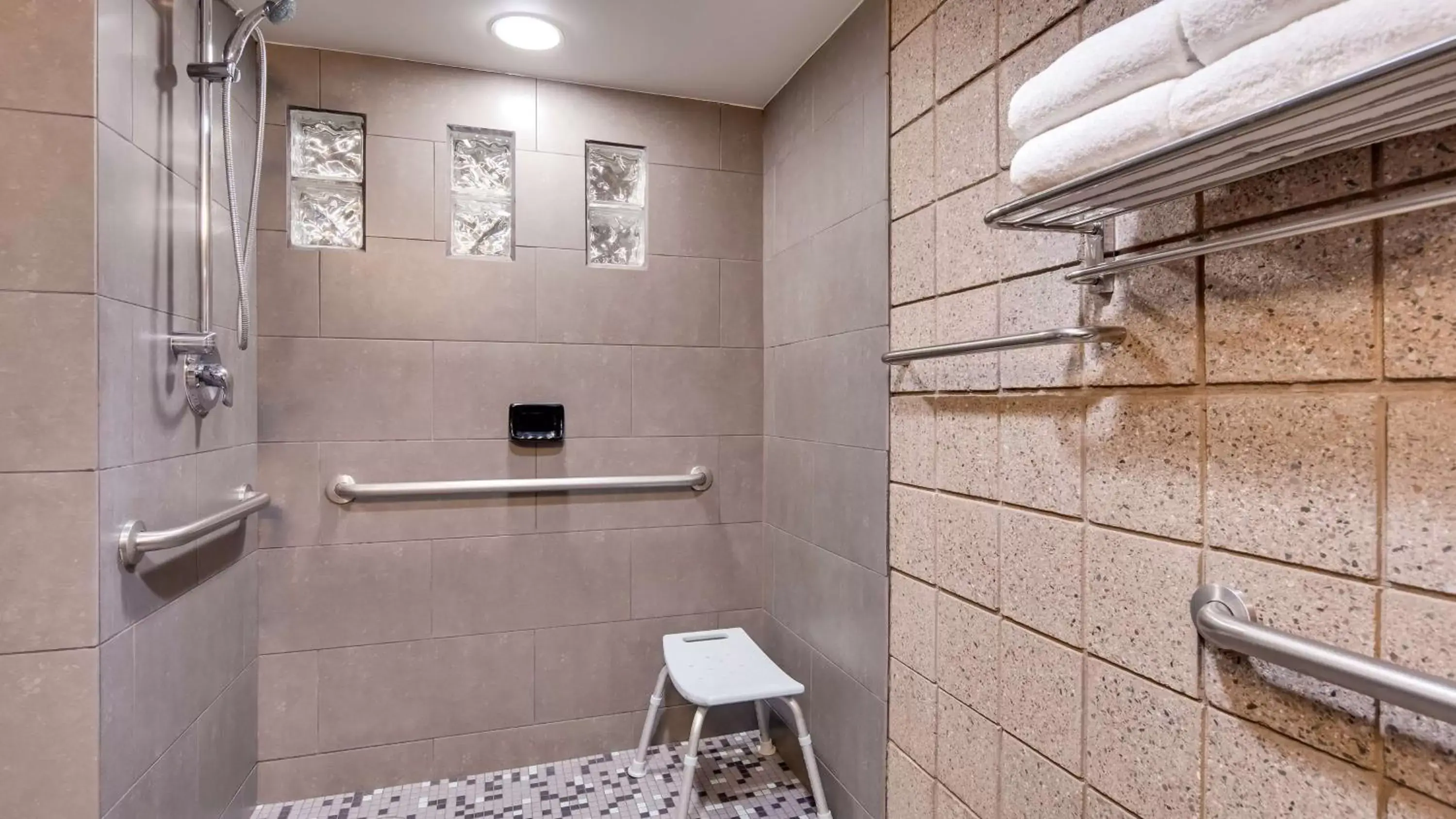 Shower, Bathroom in Best Western Plus Sundial