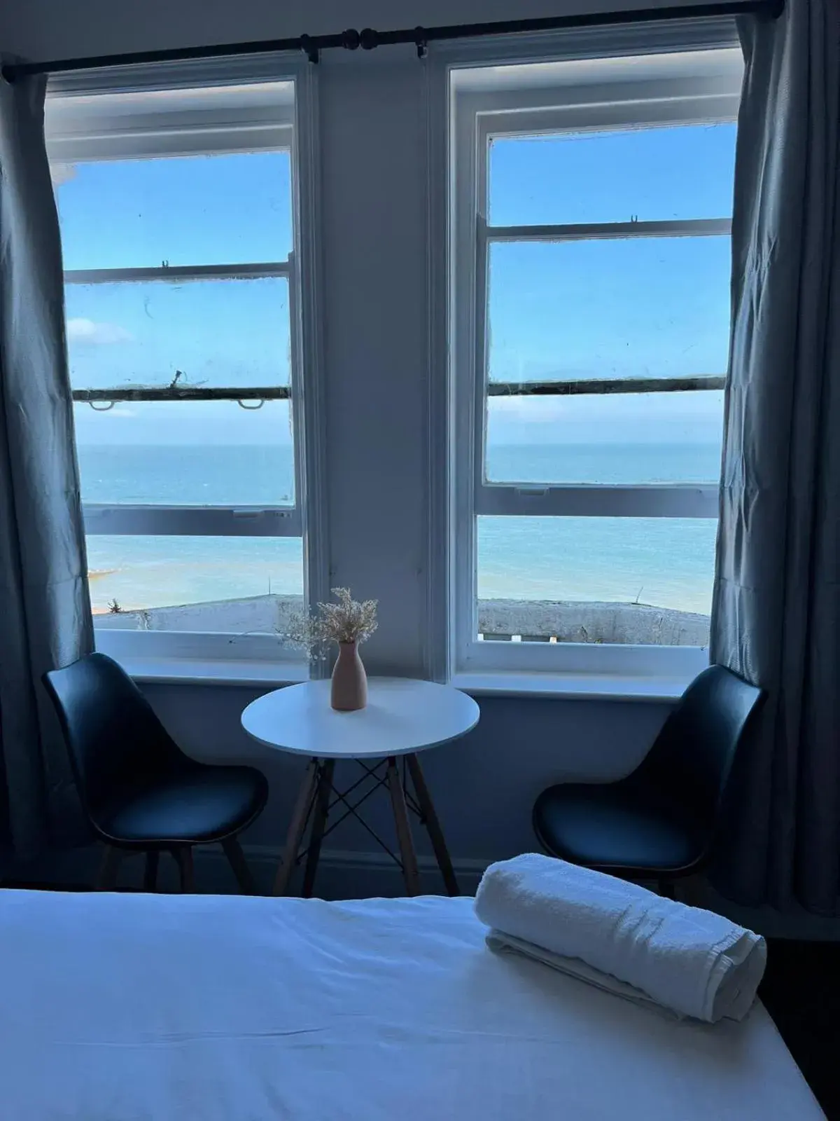 Bedroom, Seating Area in OYO Marine Parade Hotel, Eastbourne Pier