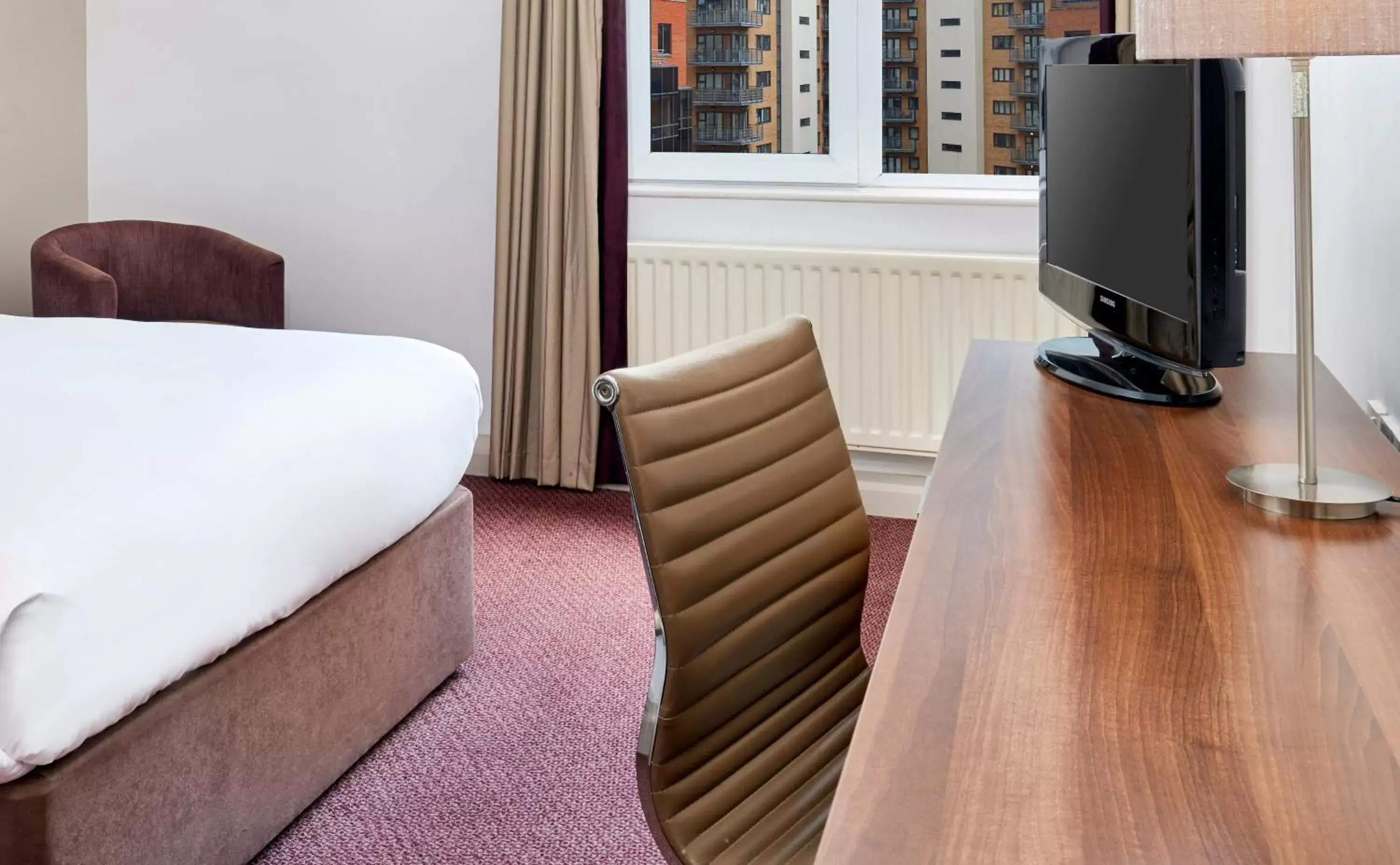 Bedroom, TV/Entertainment Center in Leonardo Hotel Newcastle - Formerly Jurys Inn