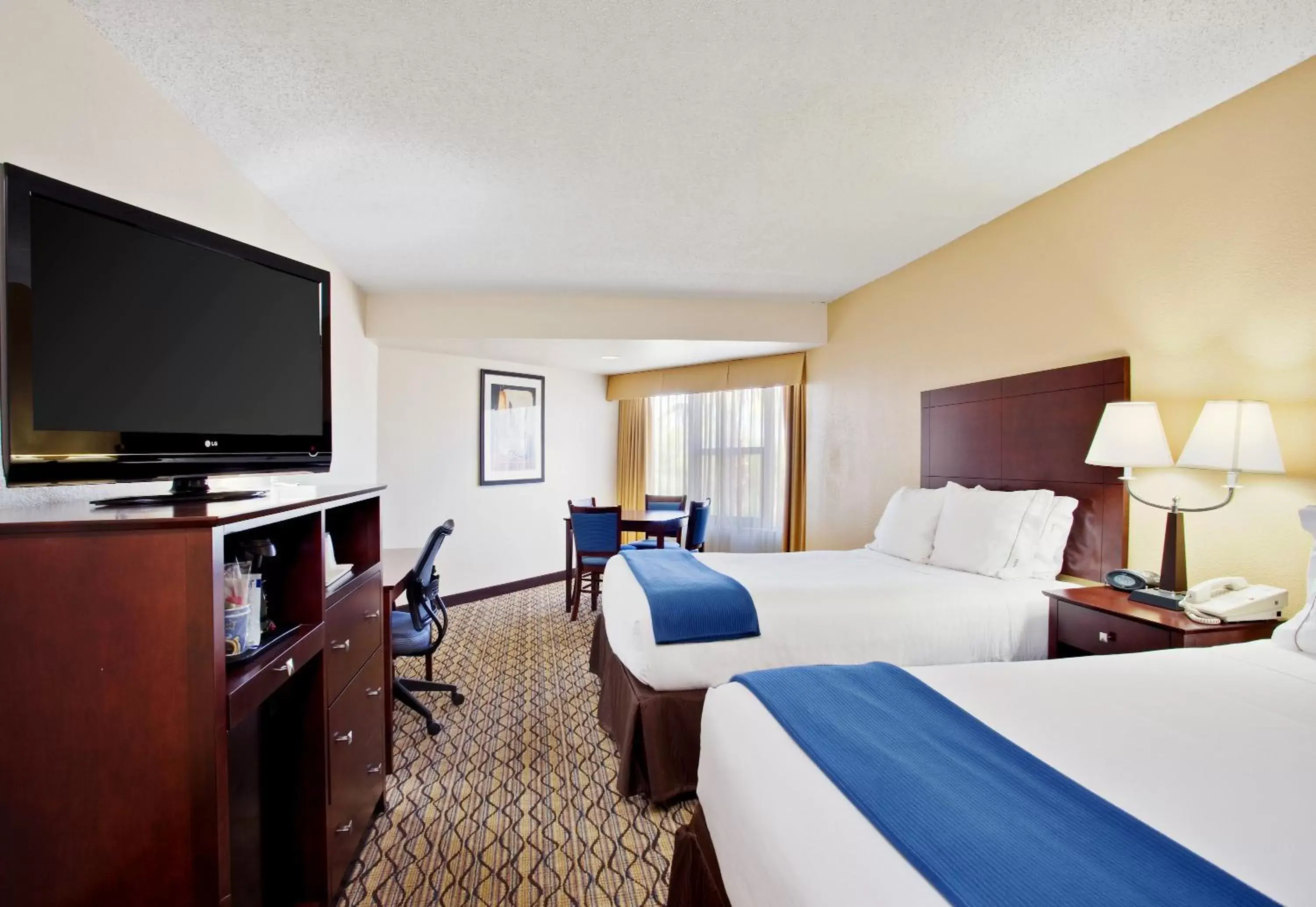 Photo of the whole room, TV/Entertainment Center in Holiday Inn Express Scottsdale North, an IHG Hotel