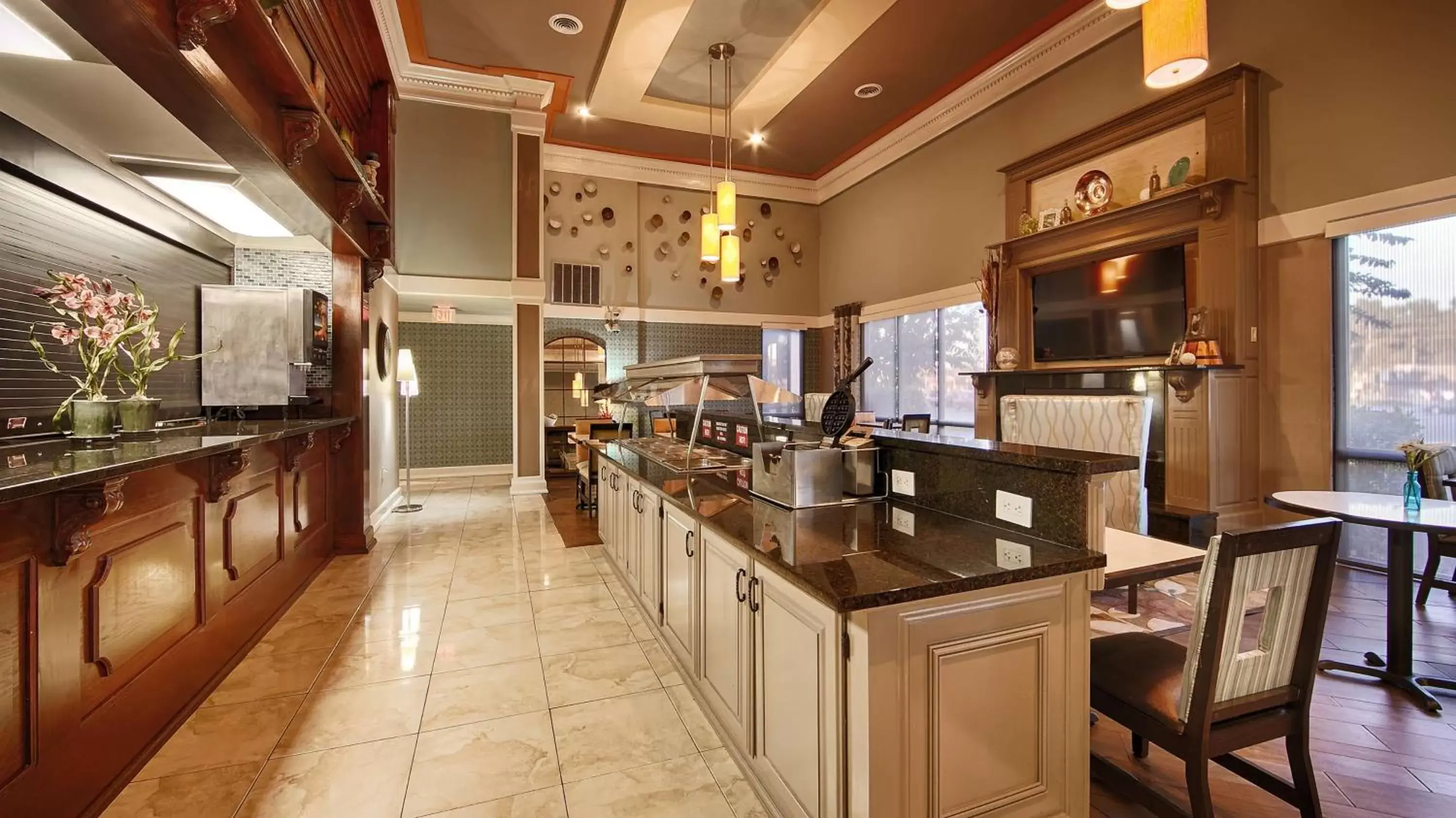 Restaurant/places to eat, Kitchen/Kitchenette in Best Western Executive Suites