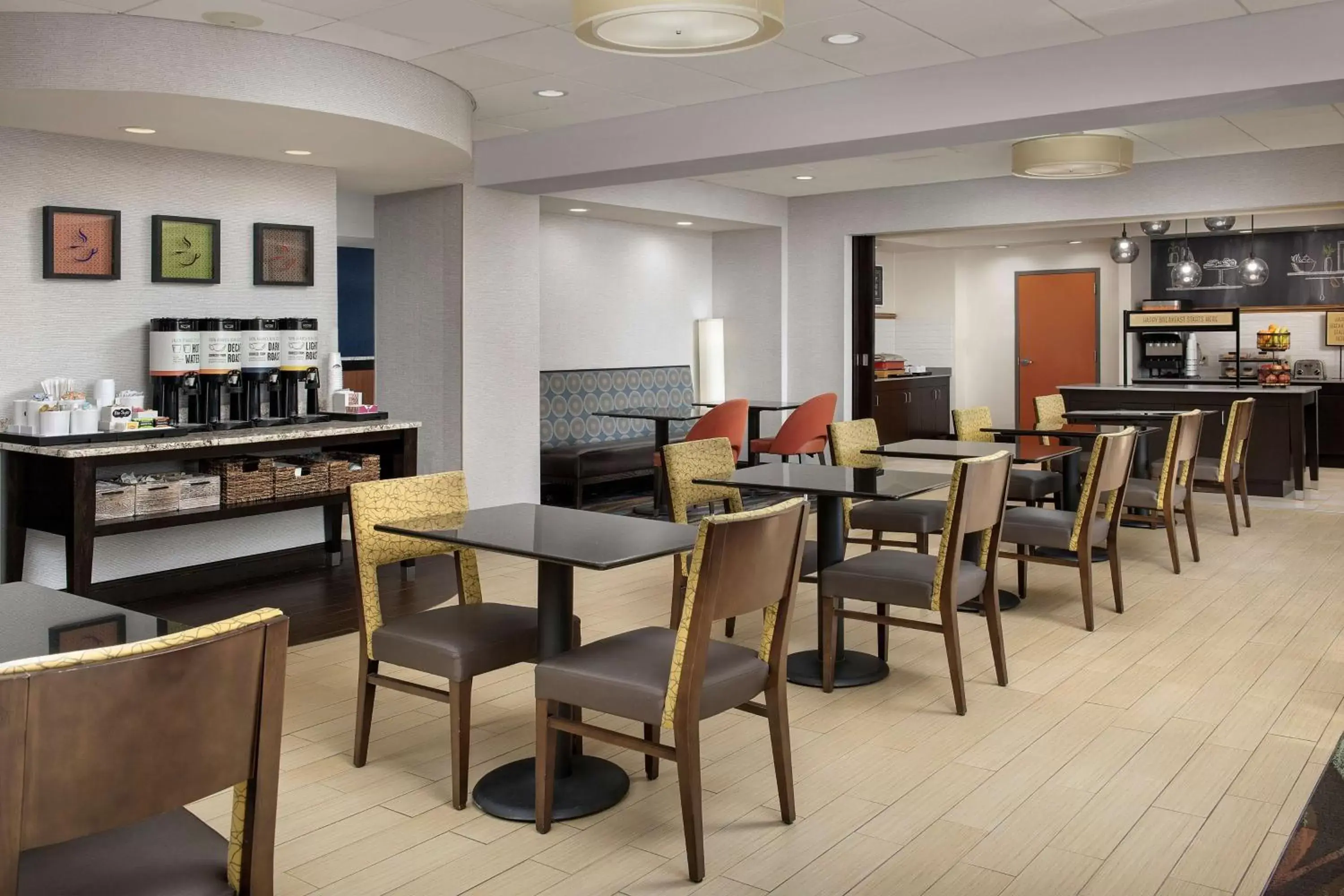 Breakfast, Restaurant/Places to Eat in Hampton Inn Lenoir City