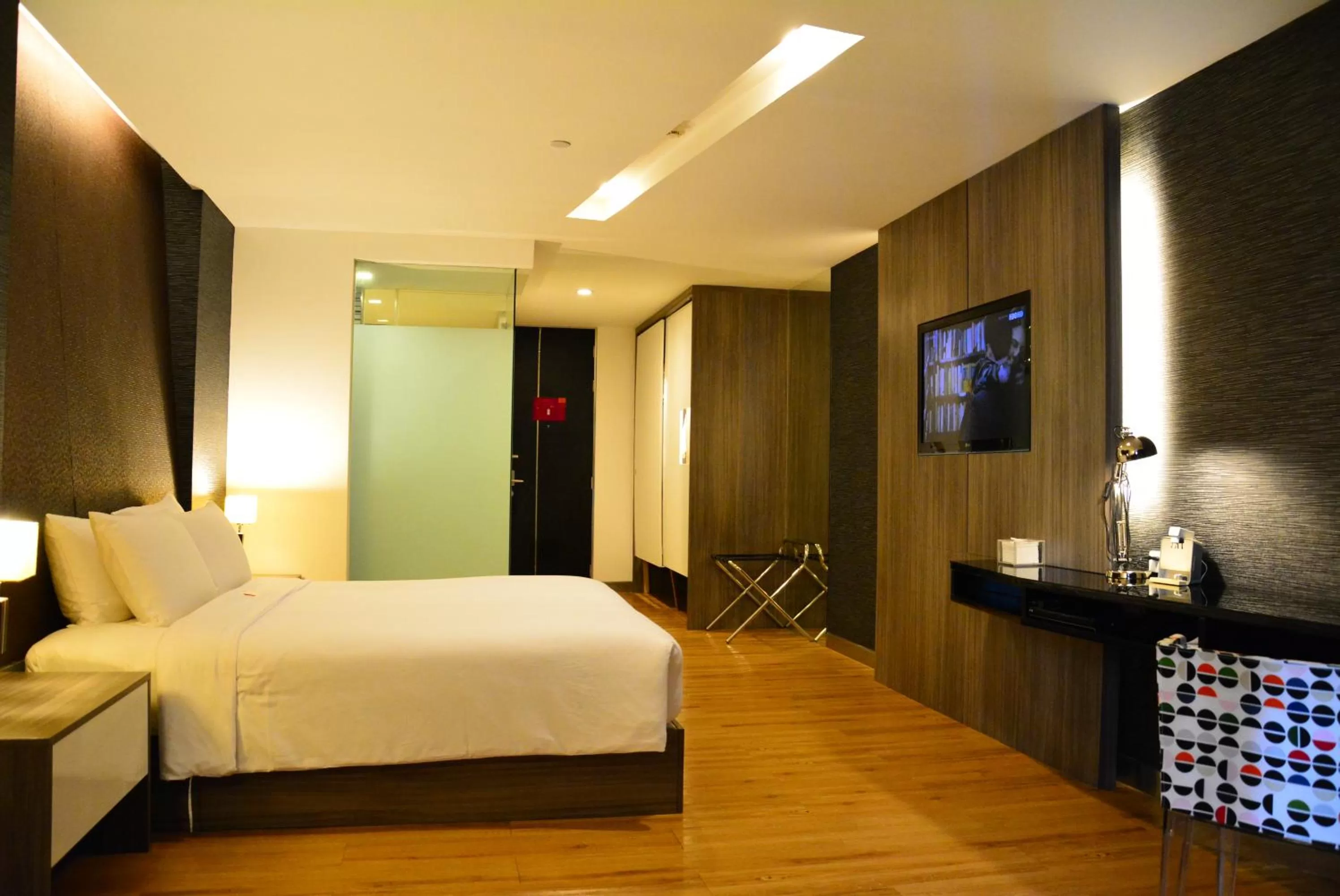 Photo of the whole room, Bed in Trinity Silom Hotel