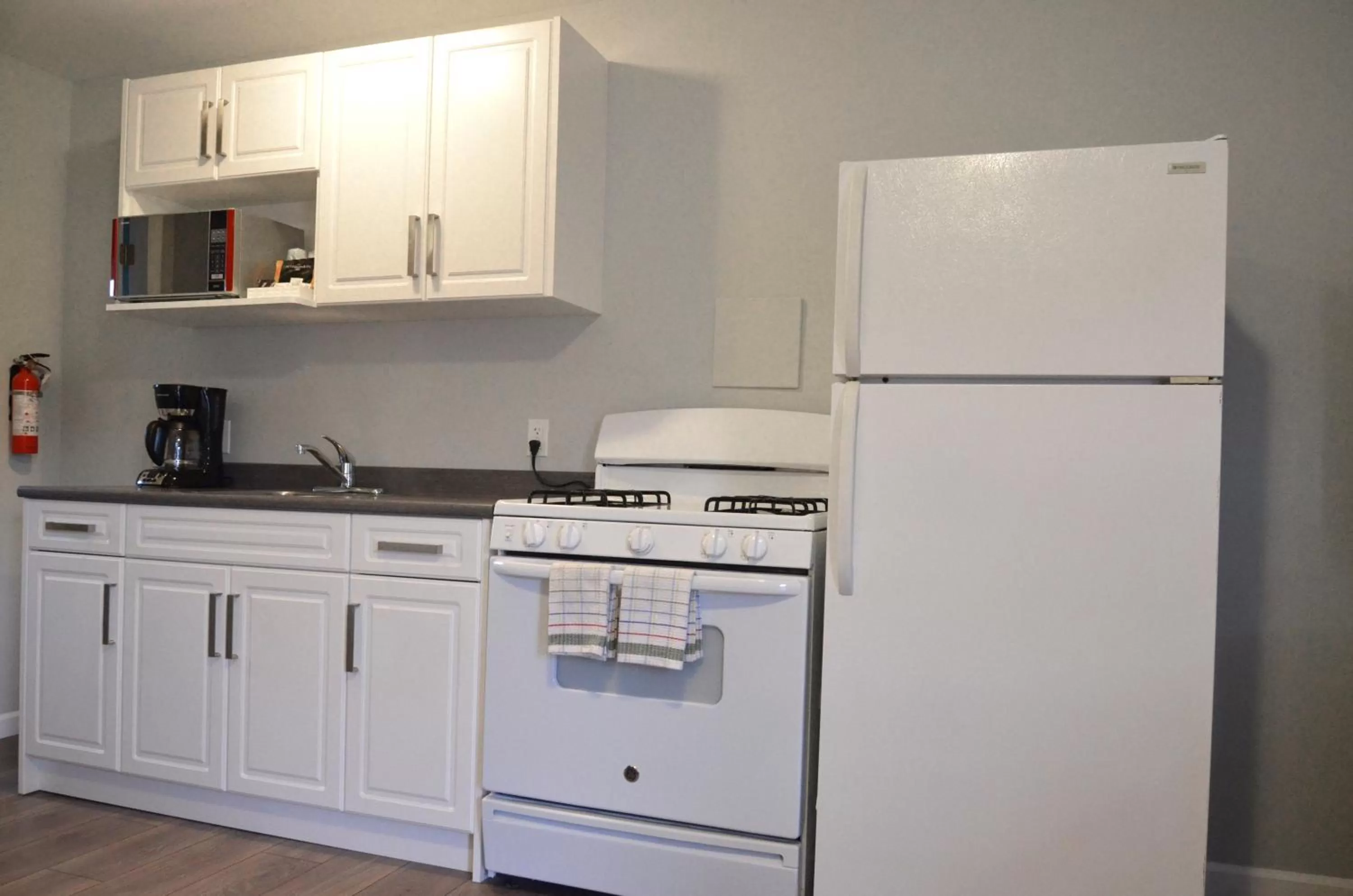 Kitchen/Kitchenette in Knights Inn Merritt