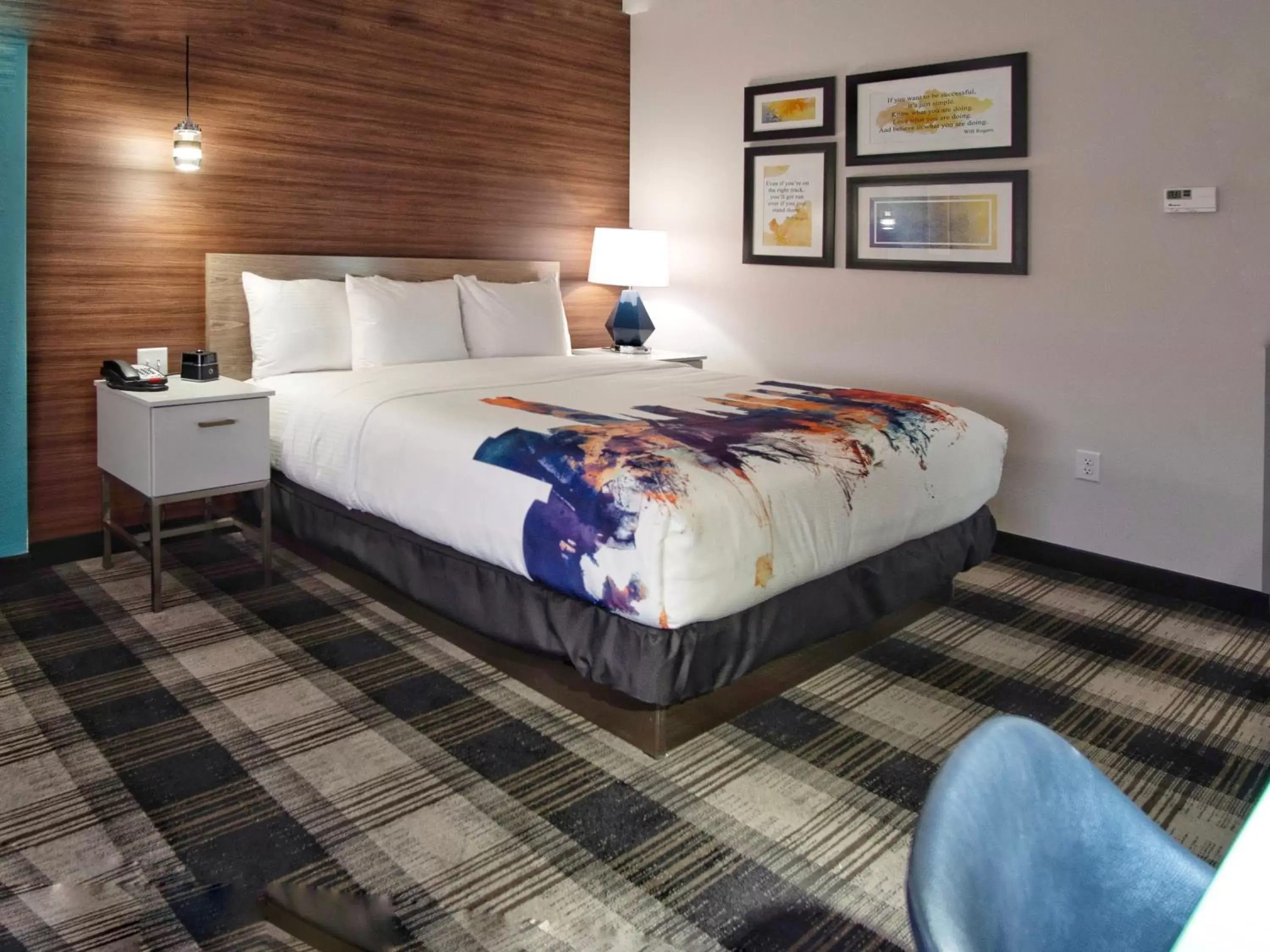 Bed in La Quinta by Wyndham Oklahoma City Airport