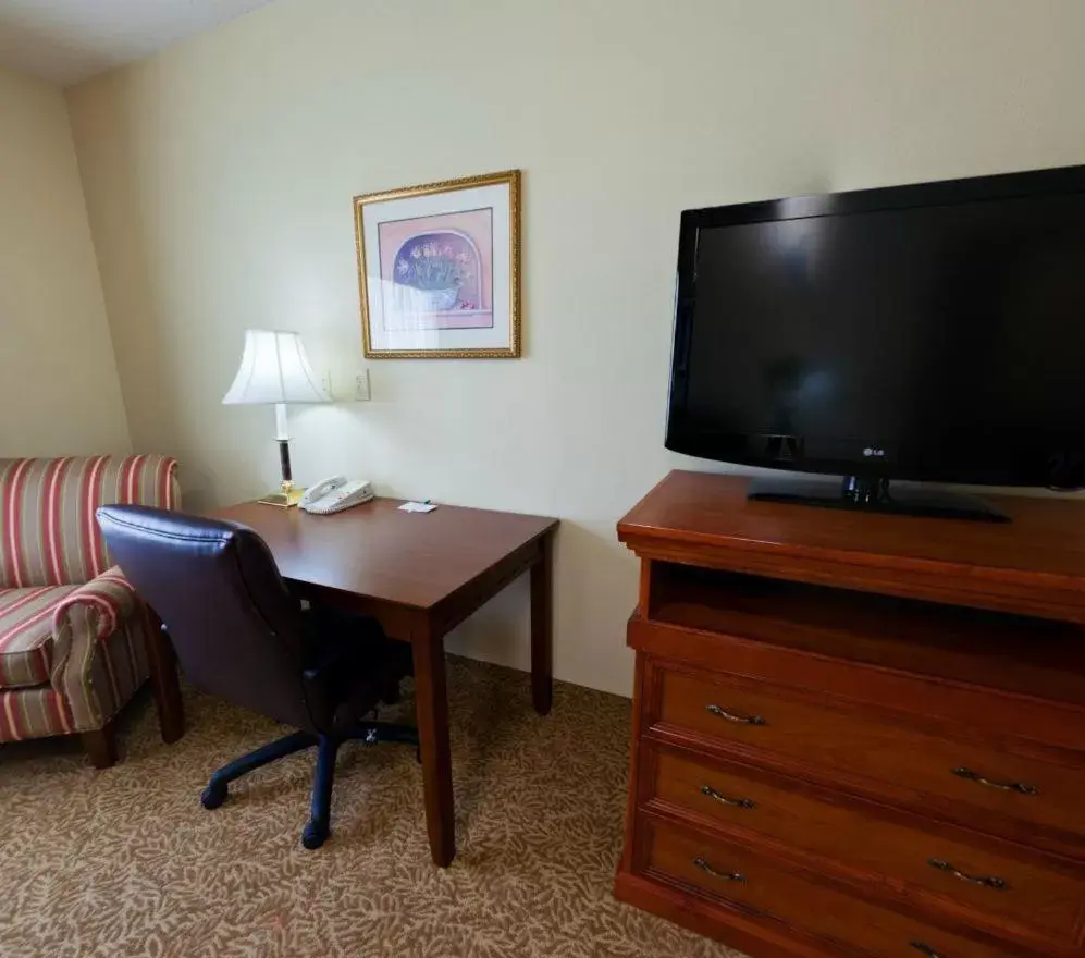 TV and multimedia, TV/Entertainment Center in Country Inn & Suites by Radisson, Goldsboro, NC