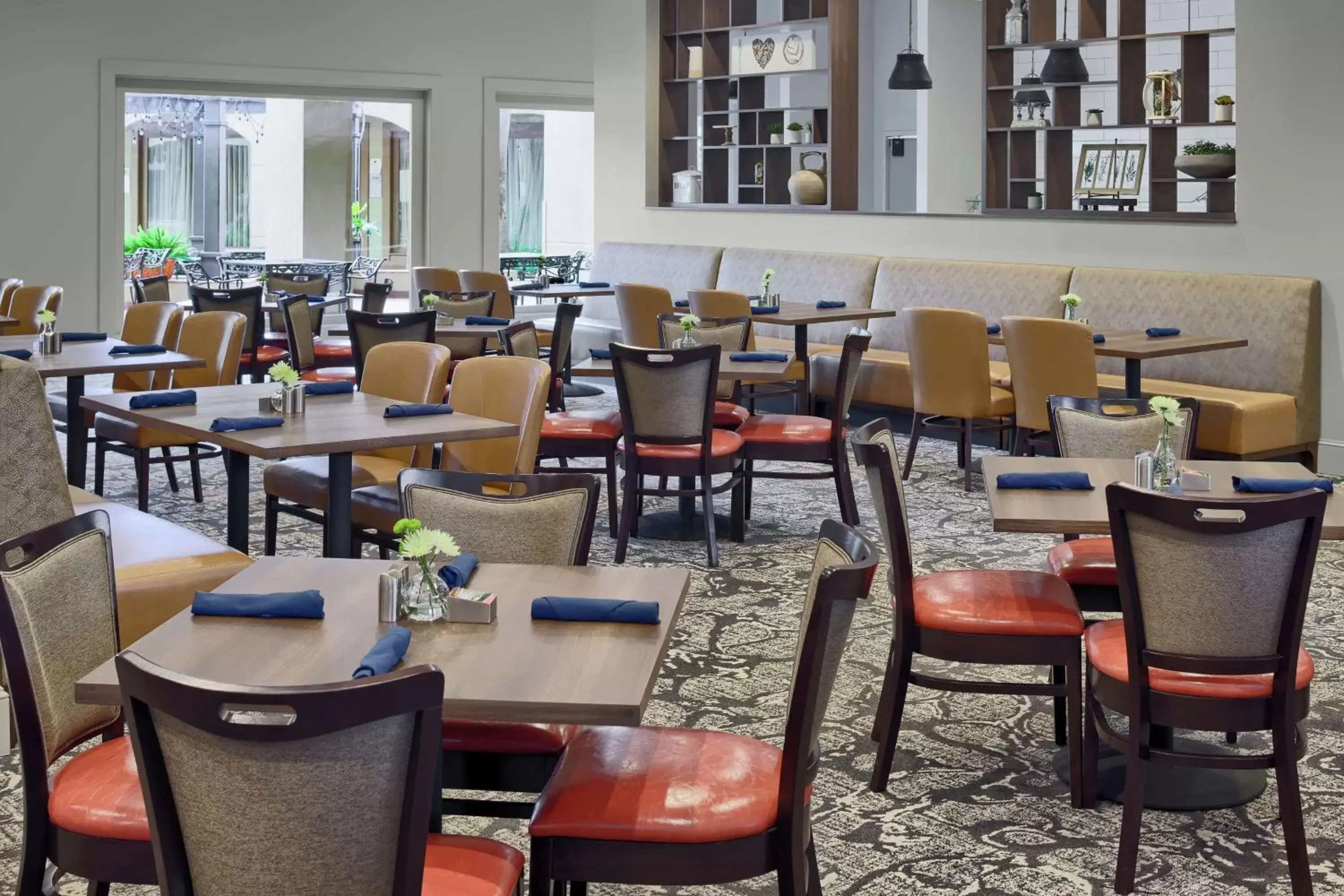 Lounge or bar, Restaurant/Places to Eat in DoubleTree by Hilton San Antonio Downtown