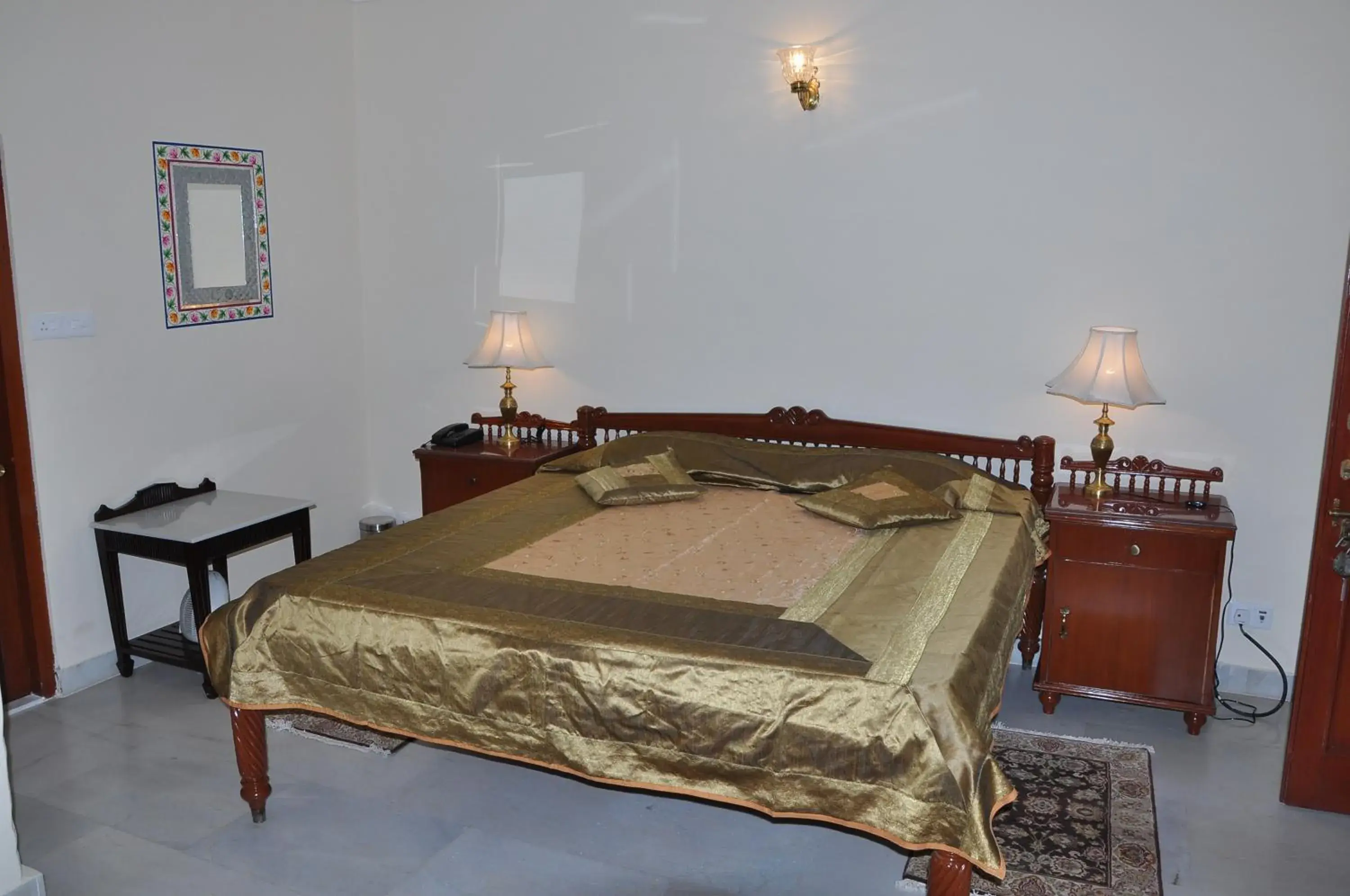 Bedroom, Bed in Khatu Haveli