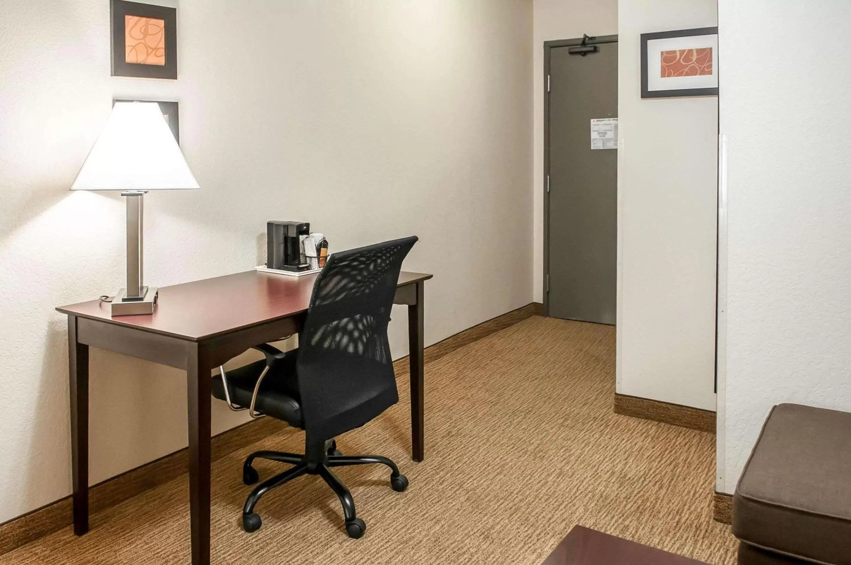 Photo of the whole room in Comfort Suites Albuquerque-North Journal Center