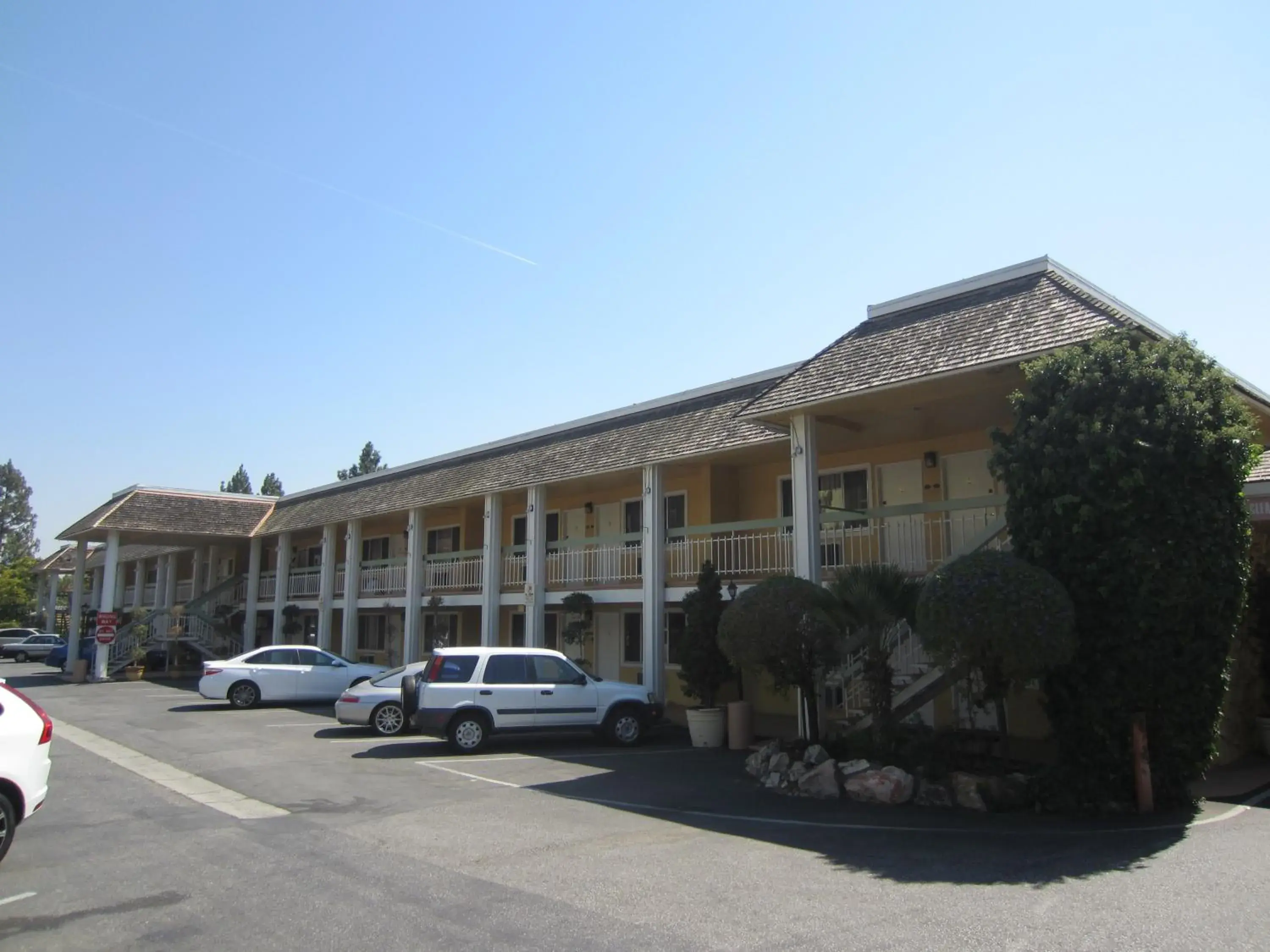 Property Building in Caravelle Inn & Suites