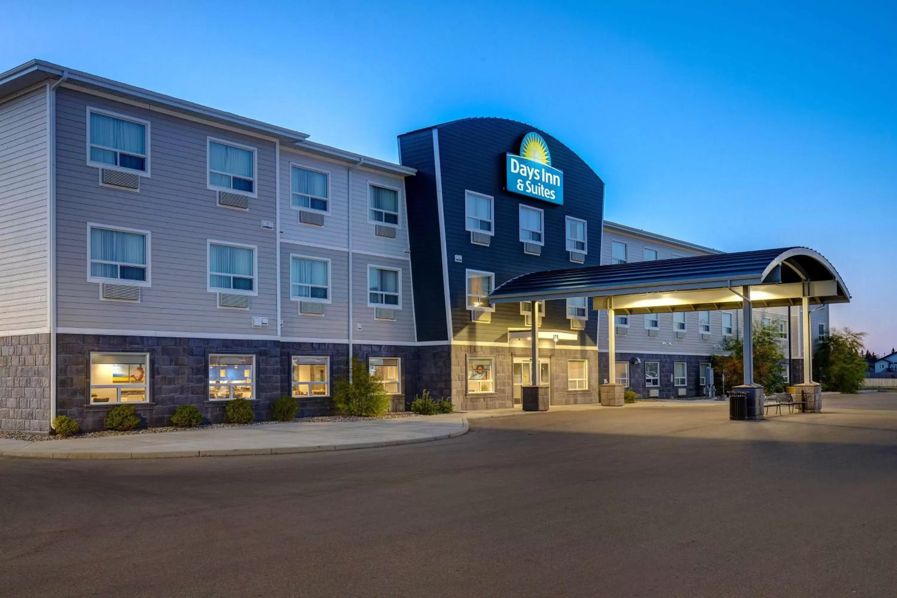 Property Building in Days Inn & Suites by Wyndham Warman Legends Centre