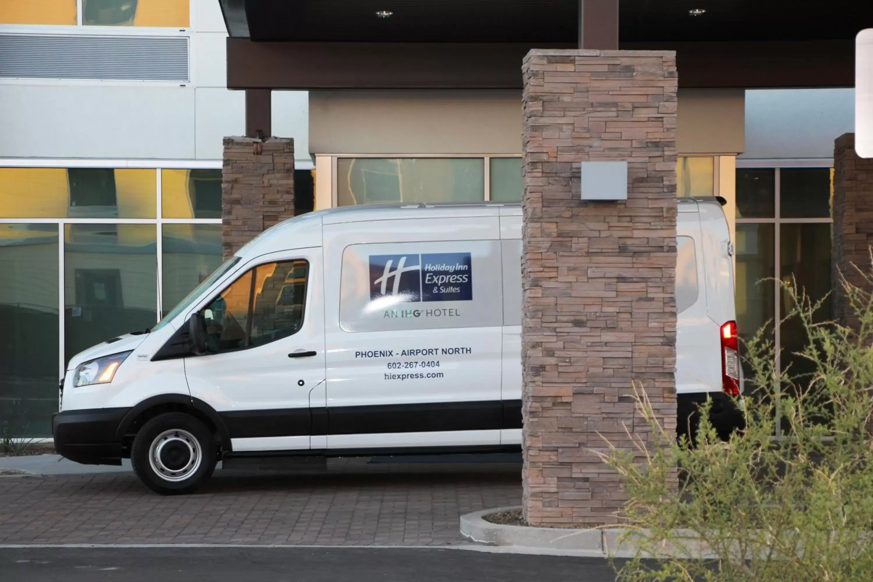 Lobby or reception in Holiday Inn Express & Suites - Phoenix - Airport North, an IHG Hotel