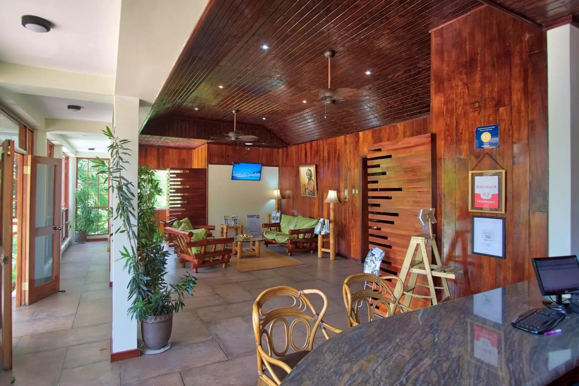 Lobby or reception, Restaurant/Places to Eat in Hibiscus Lodge Hotel