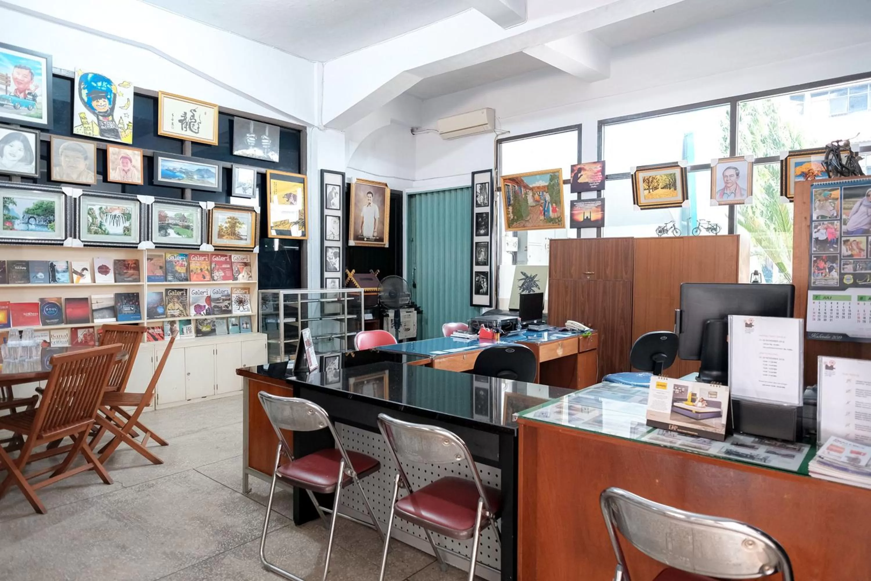 Lobby or reception in RedDoorz @ Cempaka Putih Jambi