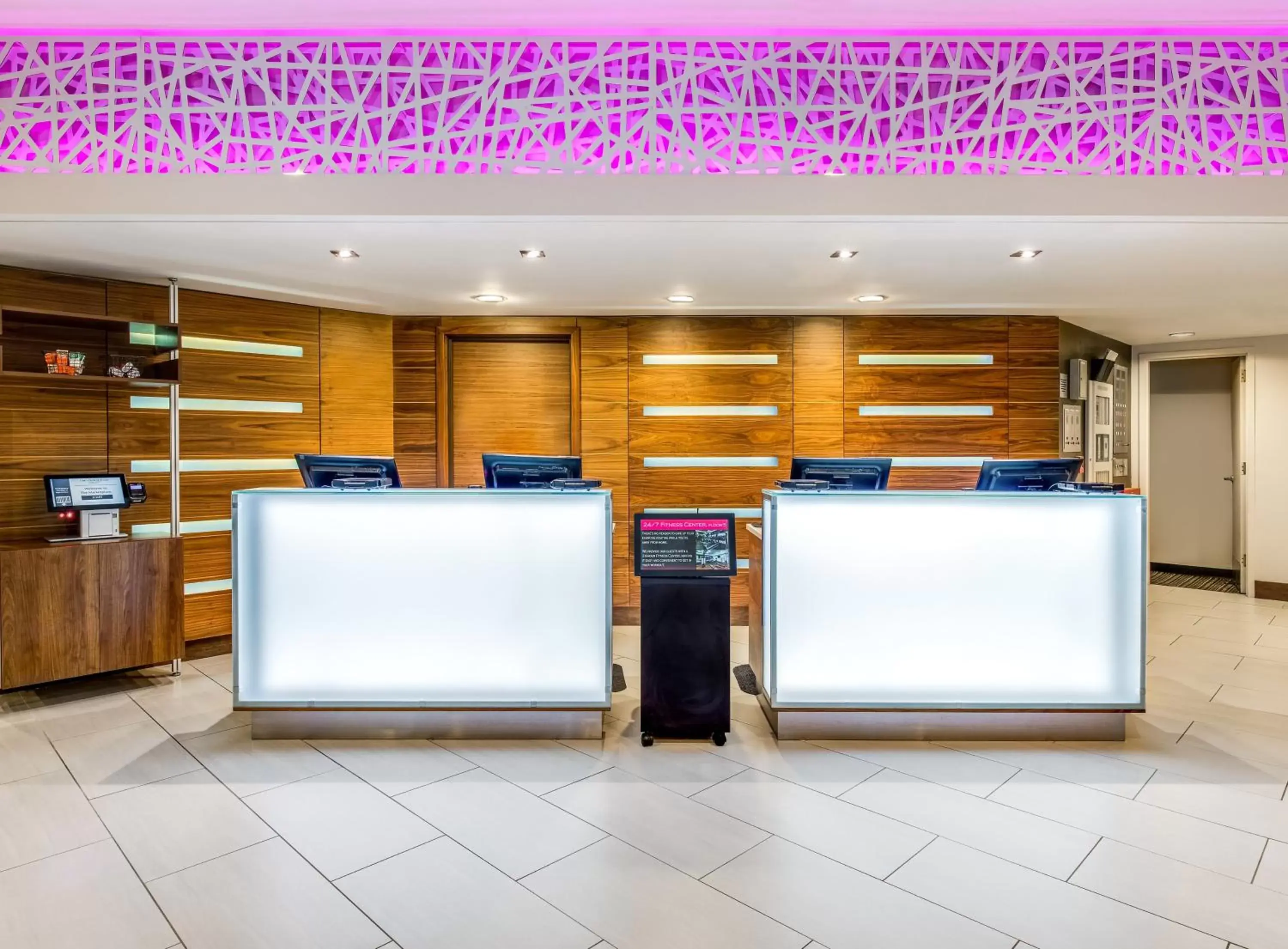 Lobby or reception, Lobby/Reception in Crowne Plaza Seattle, an IHG Hotel with no Resort Fee