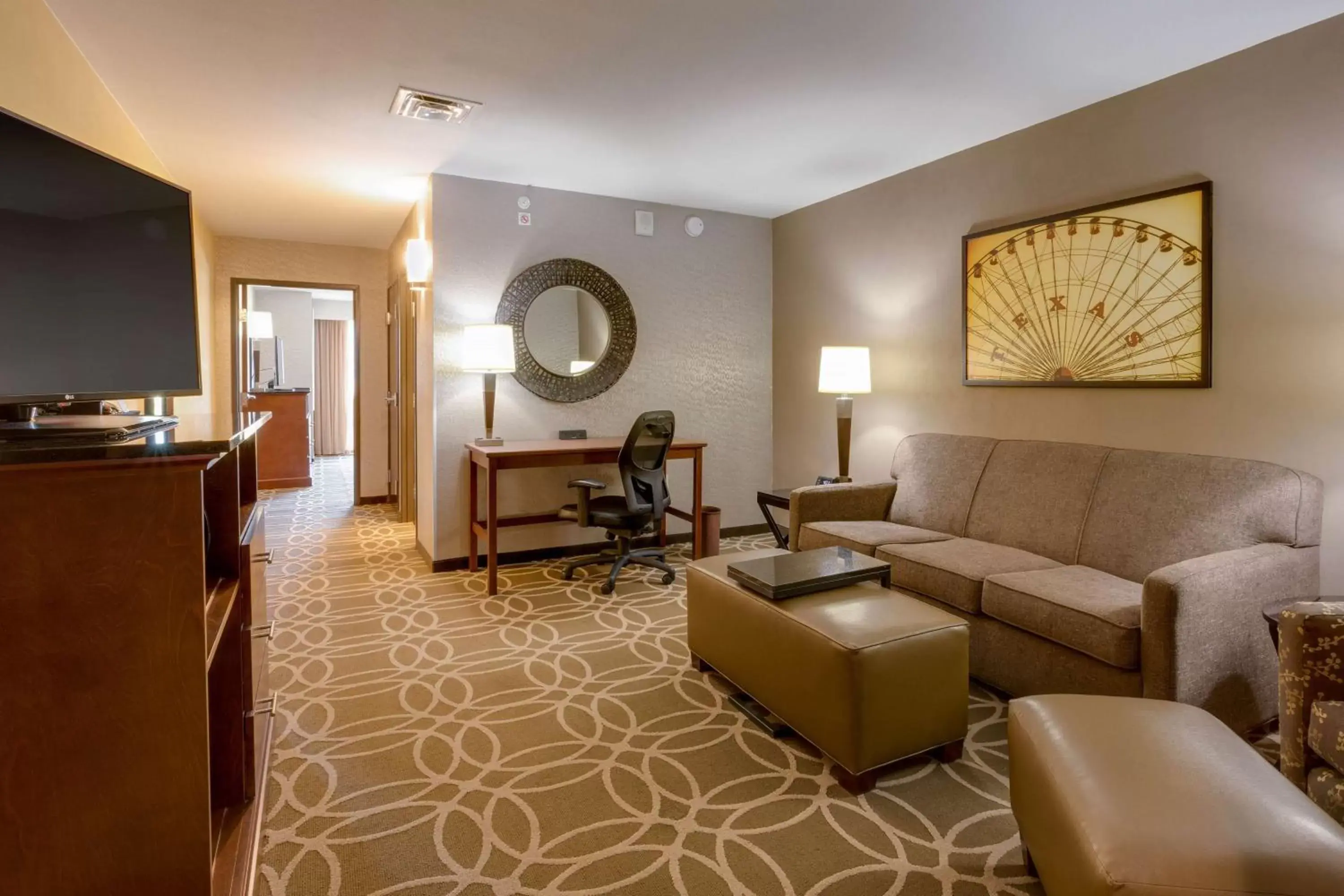 Photo of the whole room, Seating Area in Drury Inn & Suites Dallas Frisco