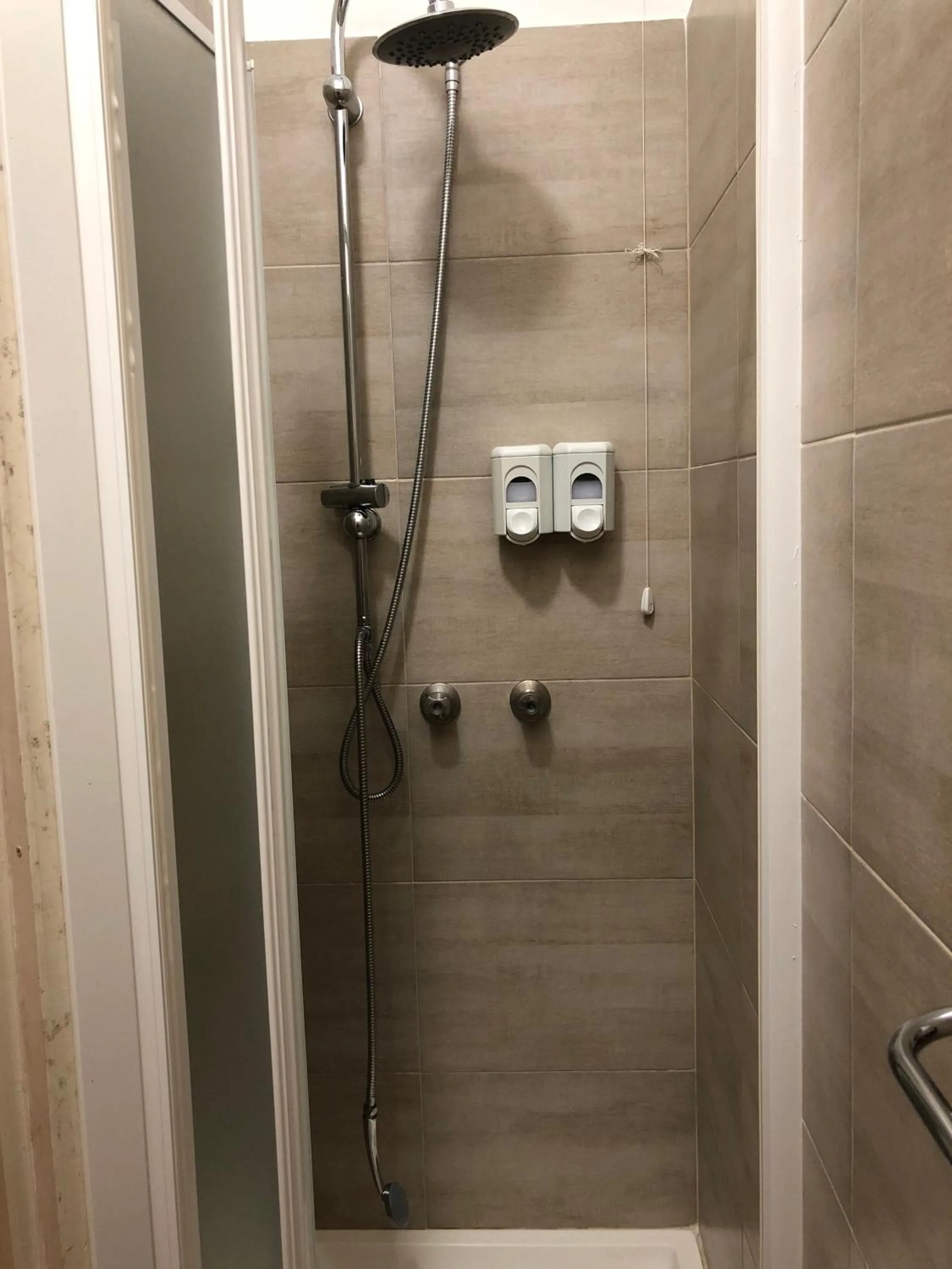 Shower in Albergo Corvetto Corso Lodi