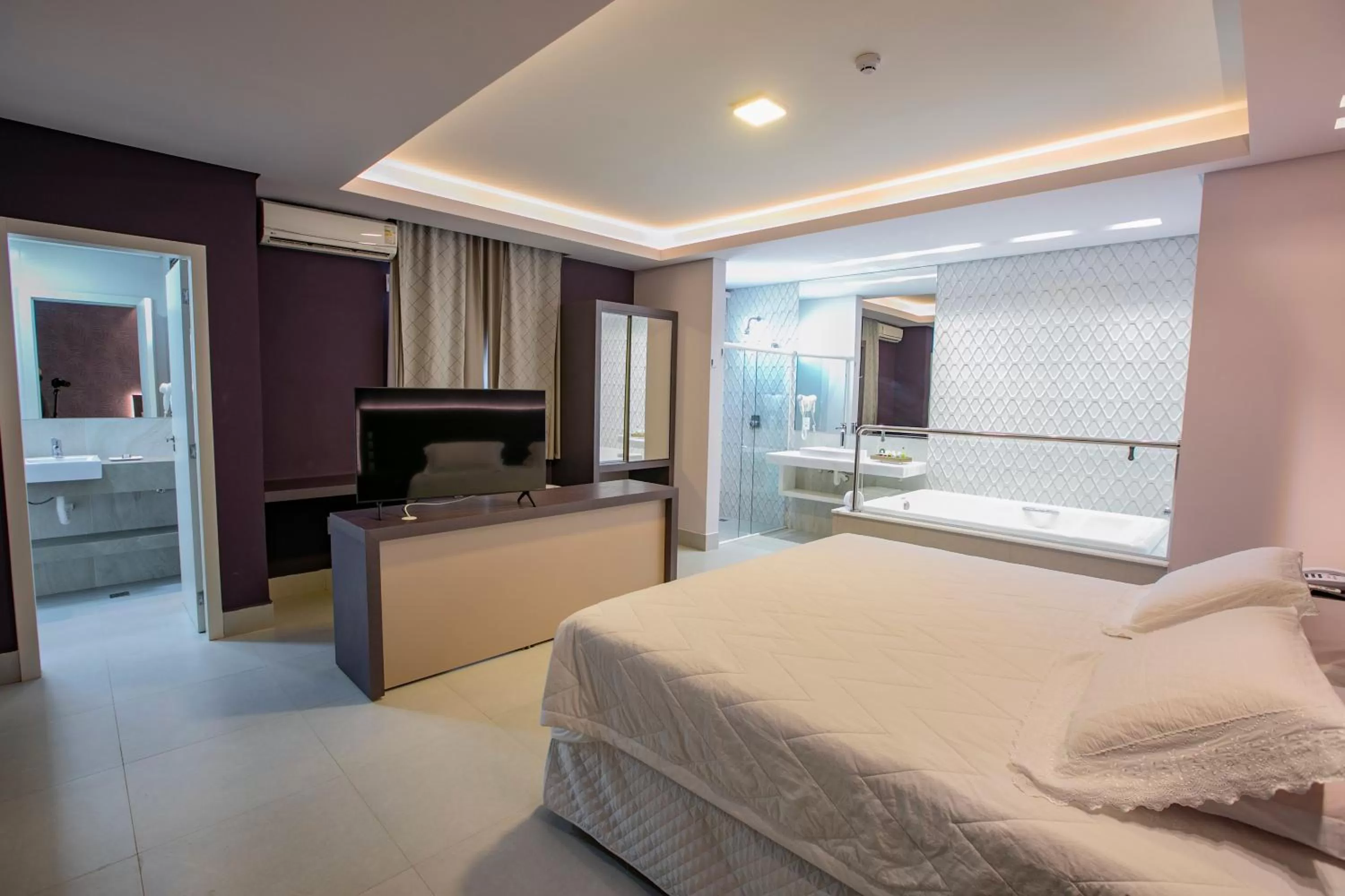 Bedroom, Bed in Grand Carimã Resort & Convention Center