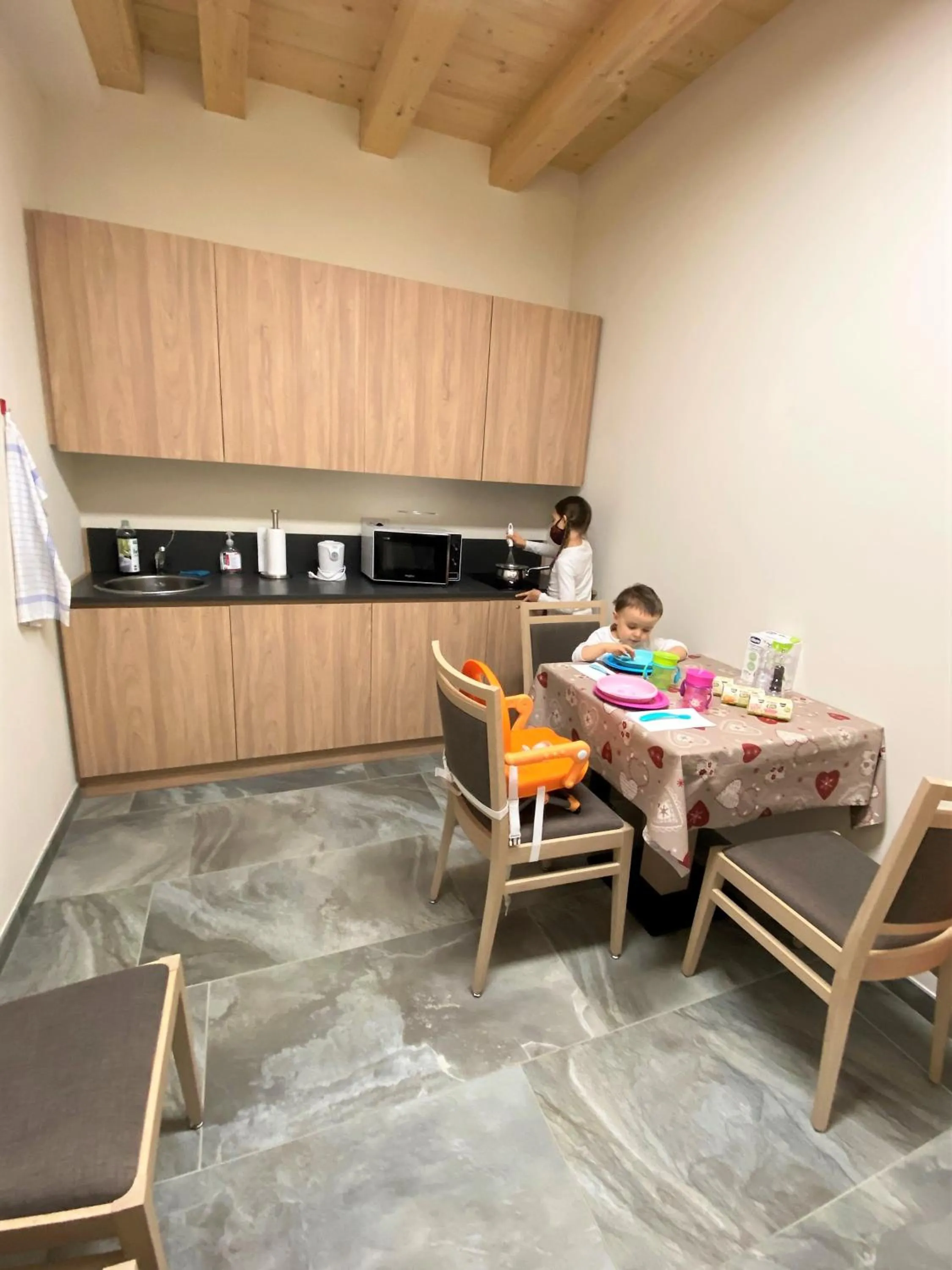 Communal kitchen in Livì Family Hotel