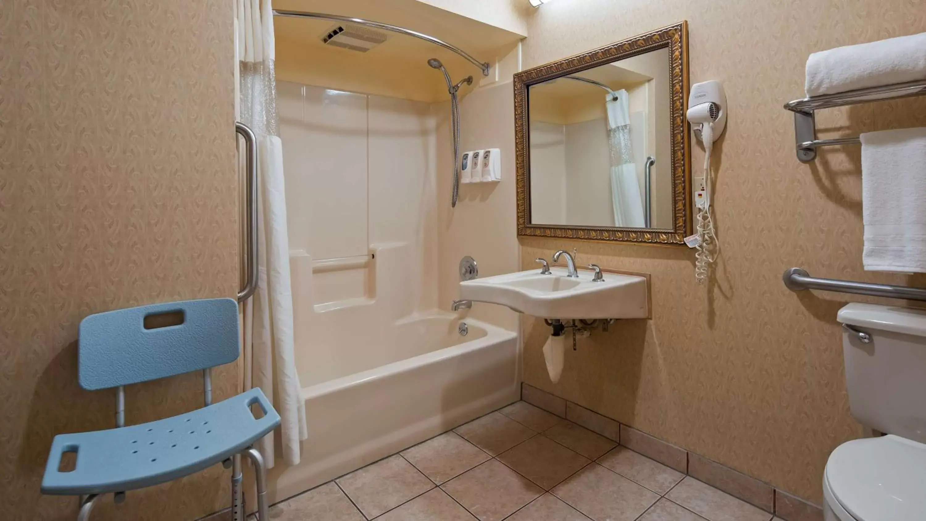Photo of the whole room, Bathroom in Best Western Inn & Suites