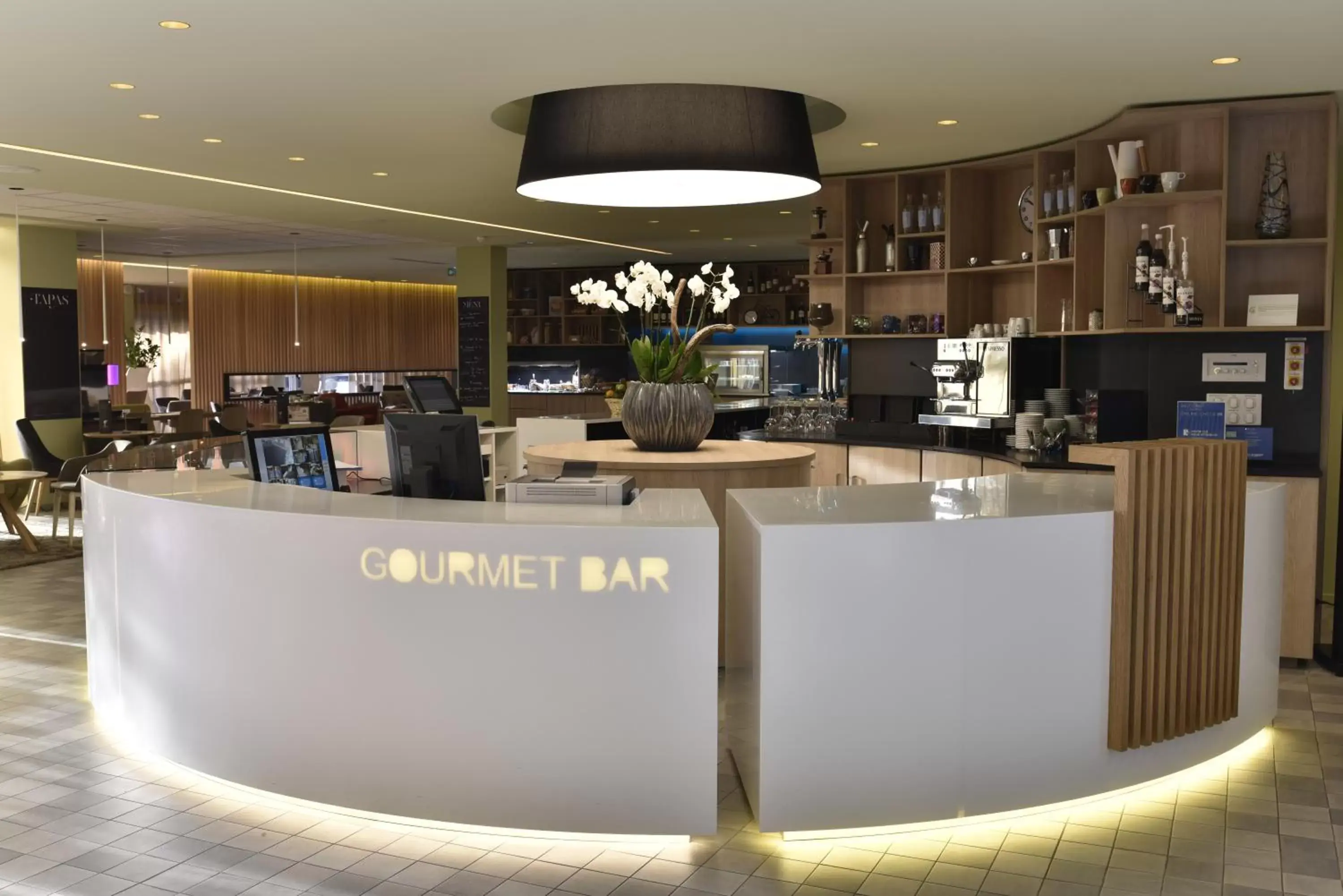 Lobby or reception, Lounge/Bar in Novotel Paris Nord Expo Aulnay