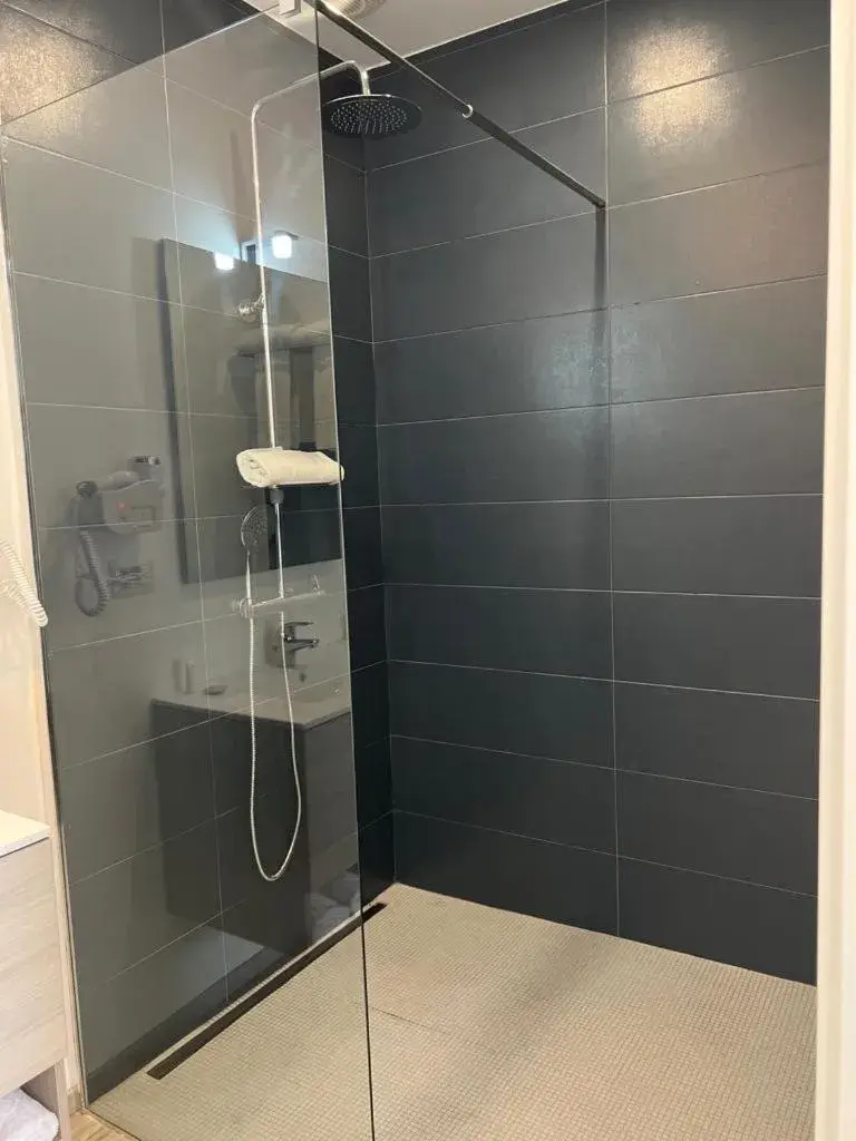 Shower, Bathroom in Hotel Baia Delle Sirene