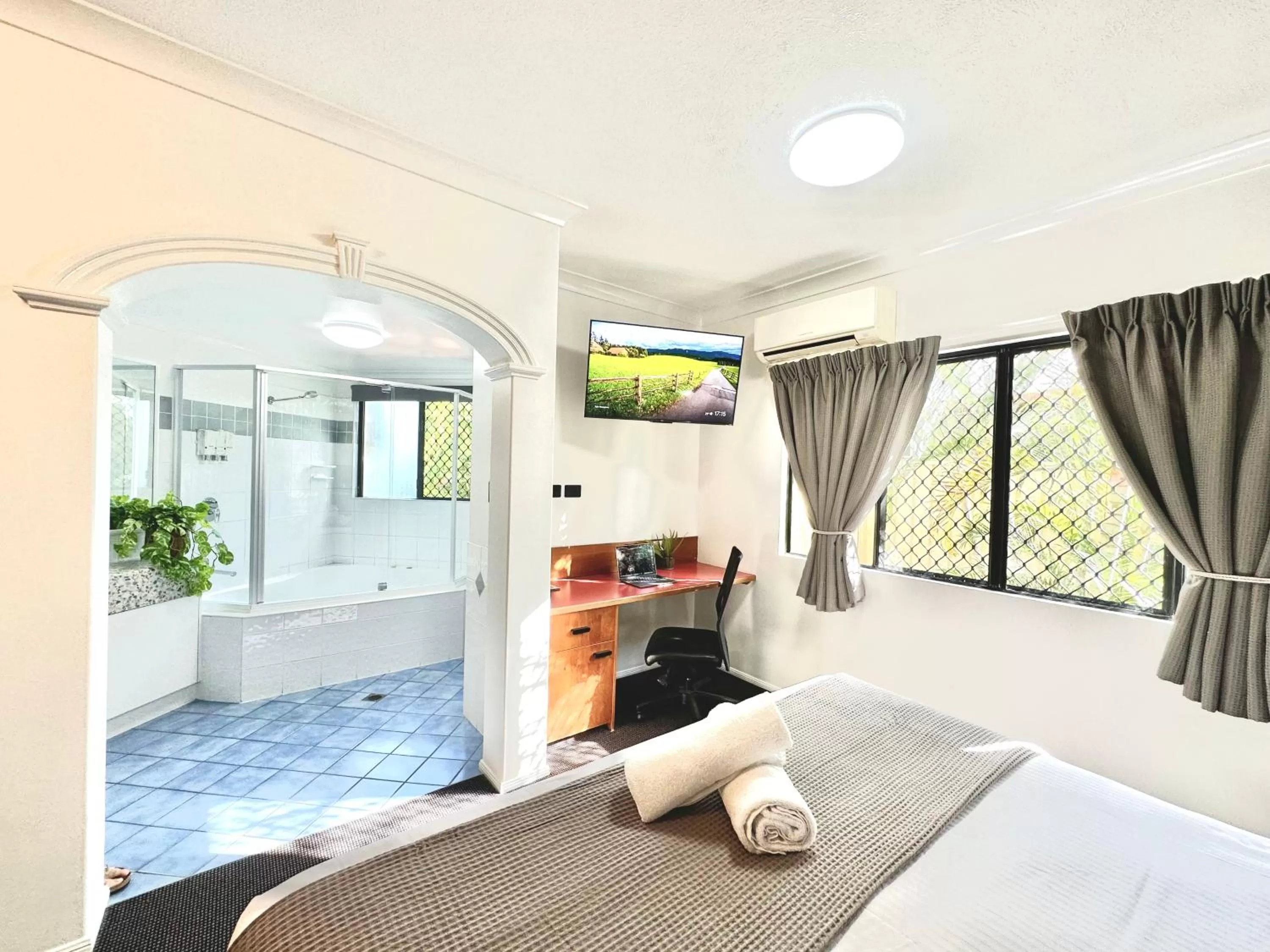 Bed in Mackay Resort Motel