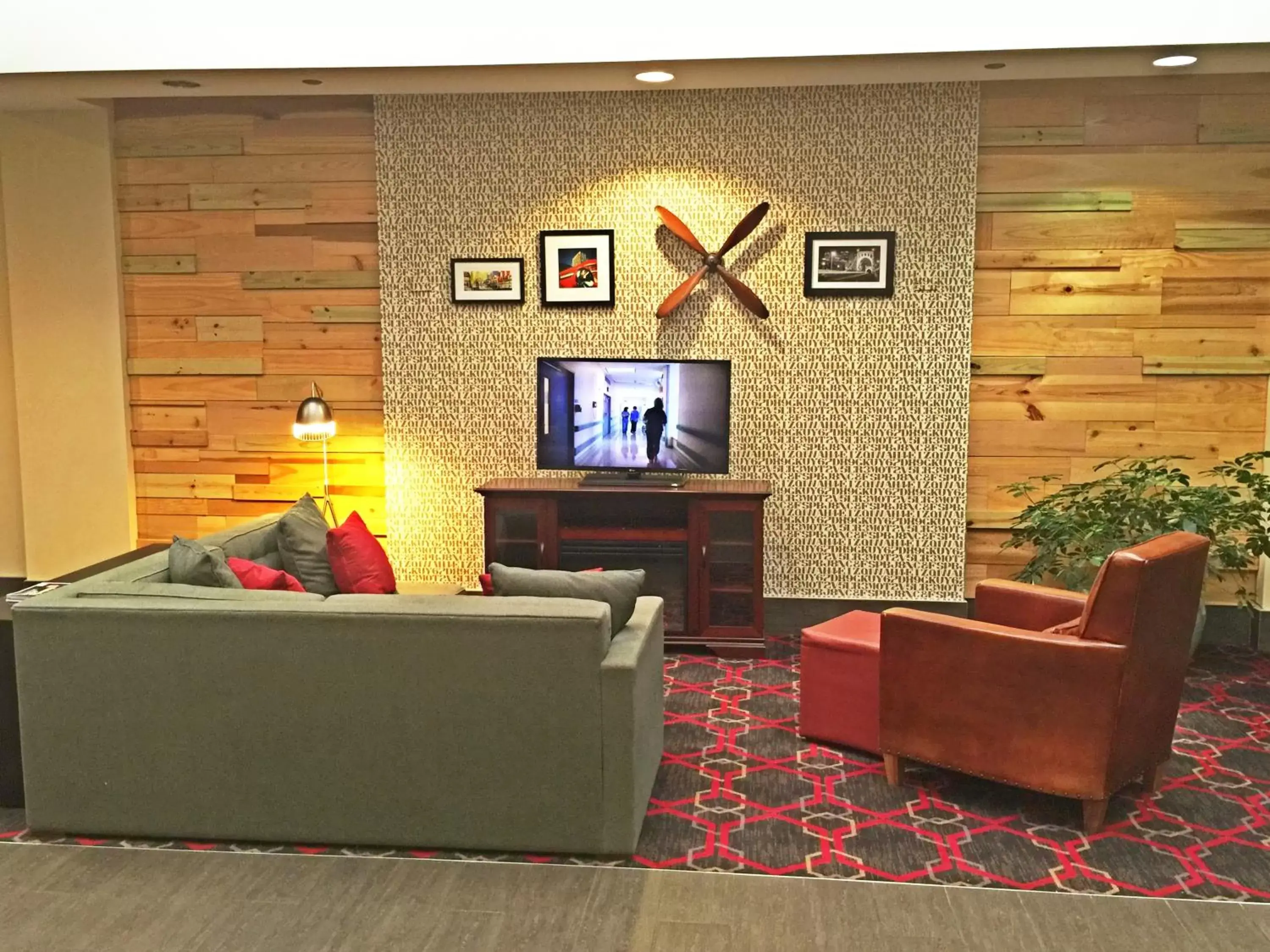 Lobby or reception in Wyndham Garden Inn Pittsburgh Airport