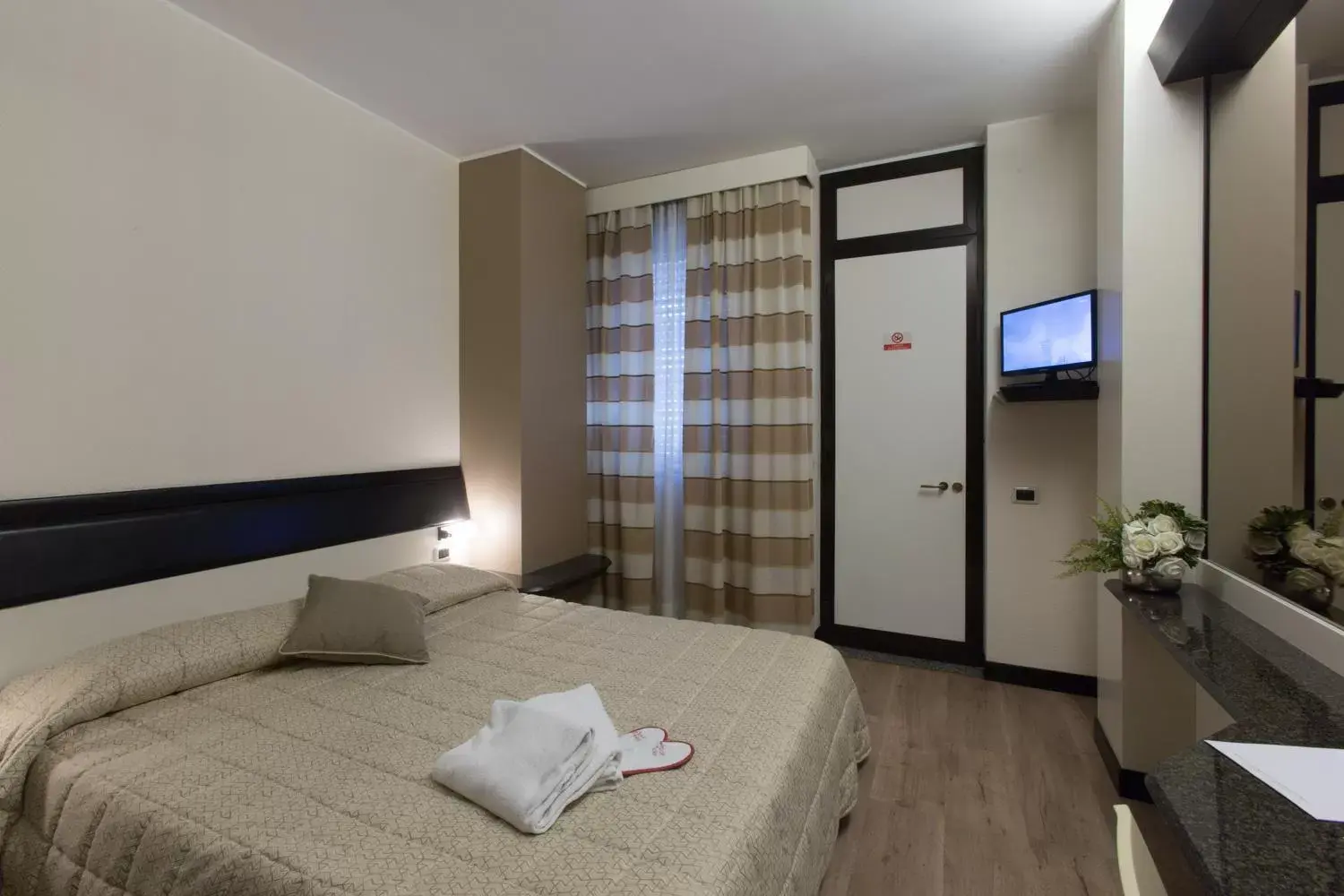 Photo of the whole room, Bed in Airport Hotel Malpensa