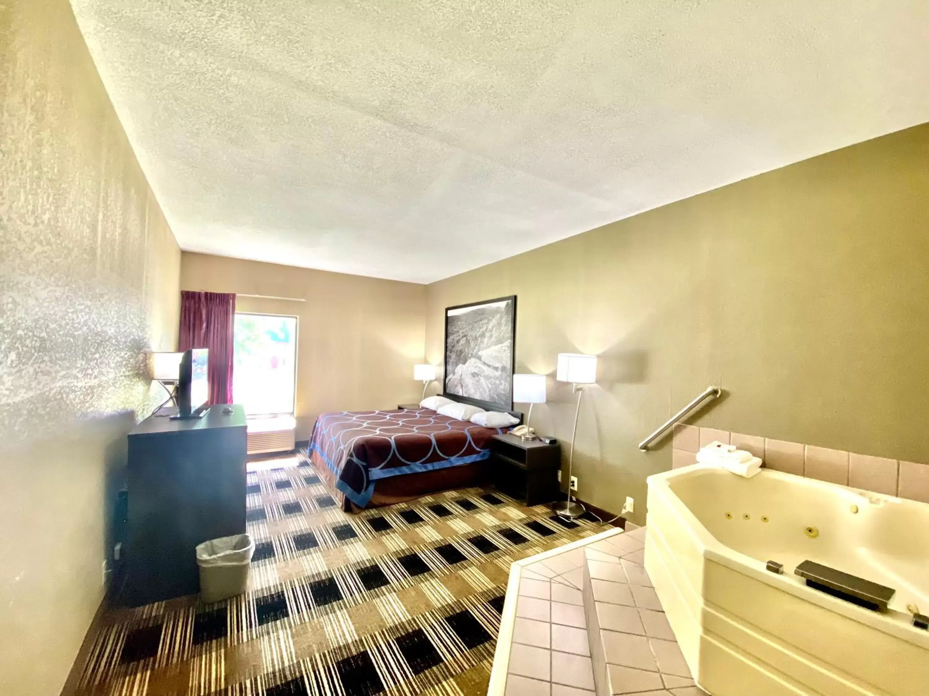 Hot Tub, Bed in Super 8 by Wyndham Conway Hot Tub, Bed in Super 8 by Wyndham Conway