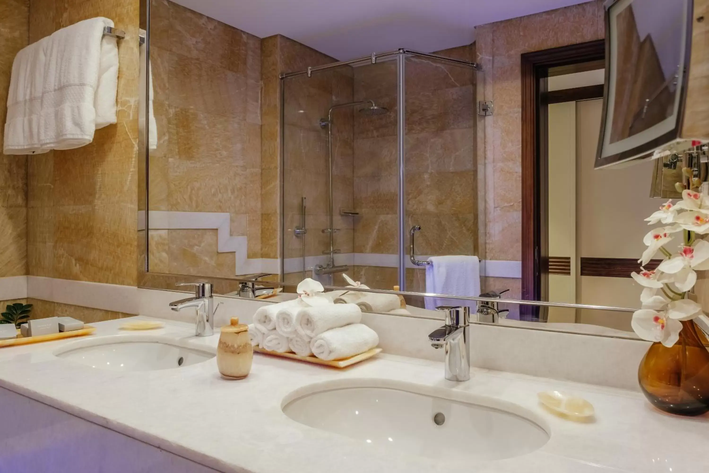 Bathroom in Stella Di Mare Dubai Marina Hotel