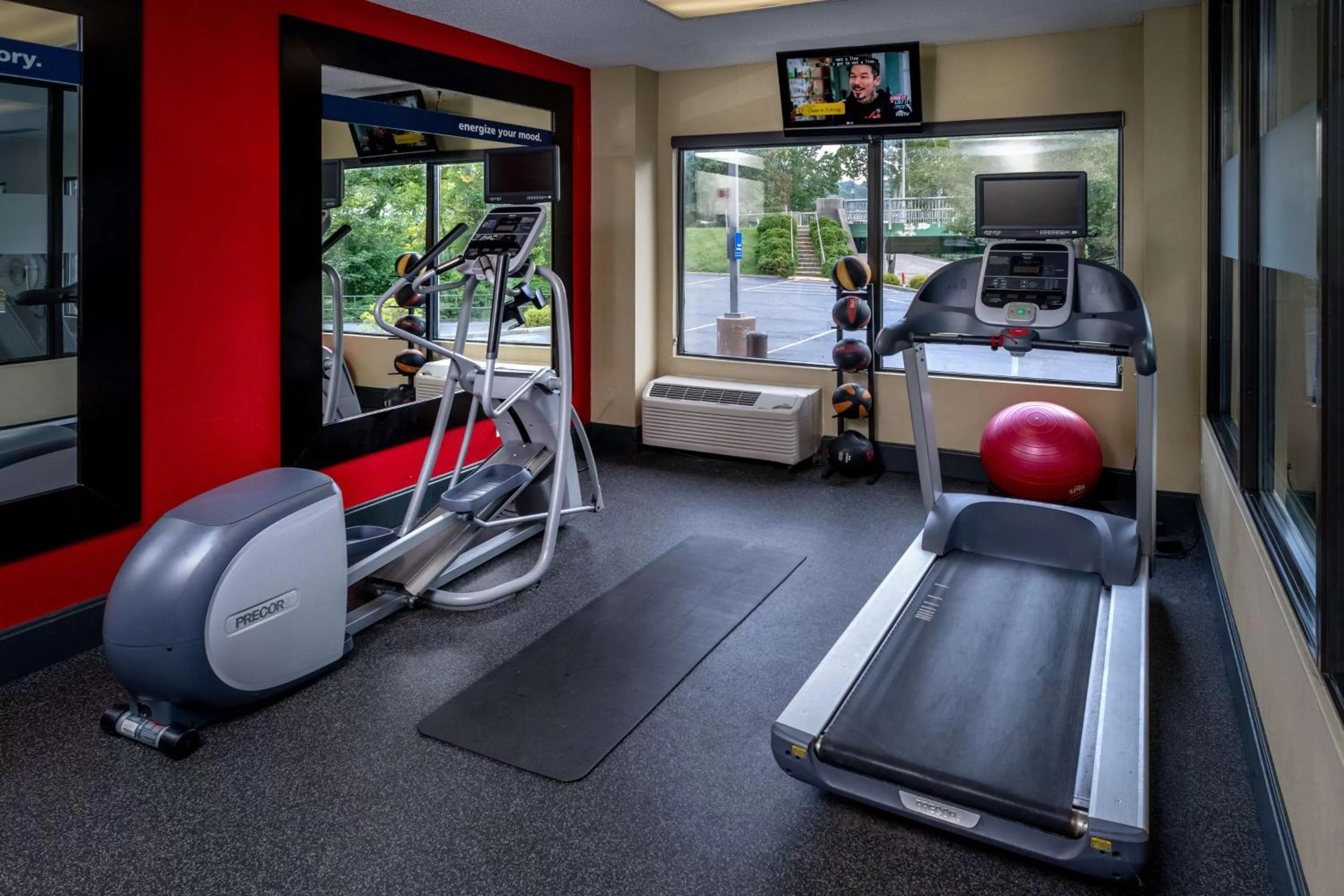 Fitness centre/facilities in Hampton Inn Charleston Downtown