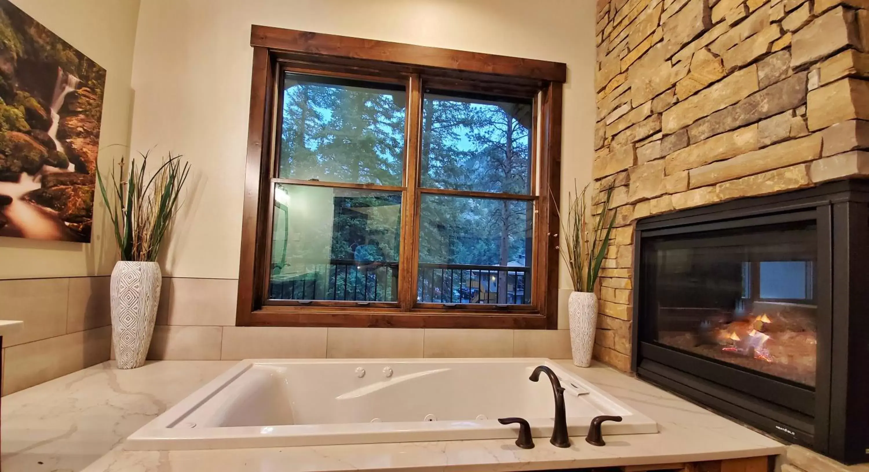 Bath, Bathroom in The Inn on Fall River & Fall River Cabins