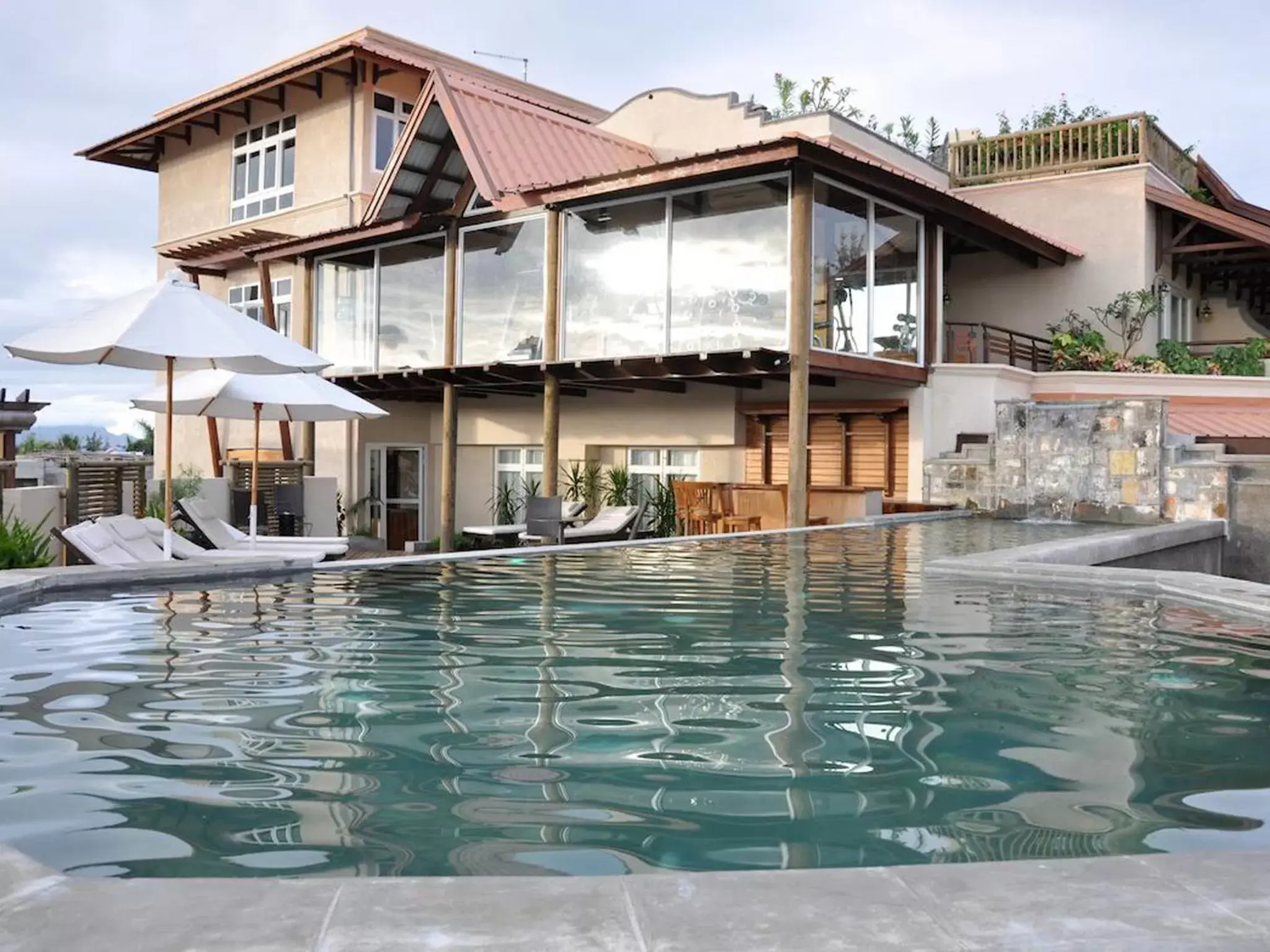 Swimming pool in Aanari Hotel & Spa- Mauritius Swimming pool in Aanari Hotel & Spa- Mauritius