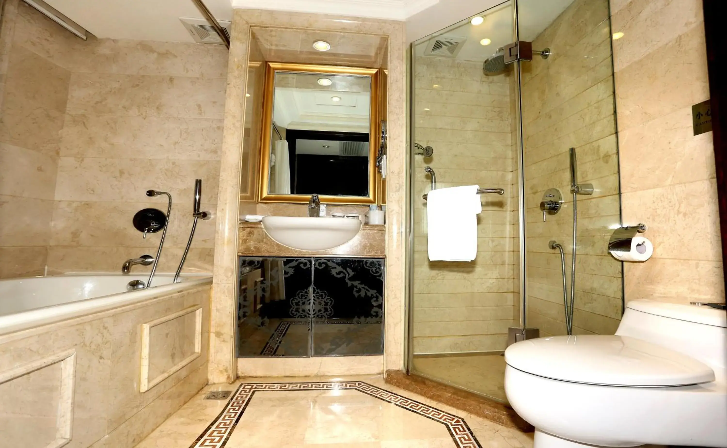 Bathroom in Grand Palace Hotel（Grand Hotel Management Group）