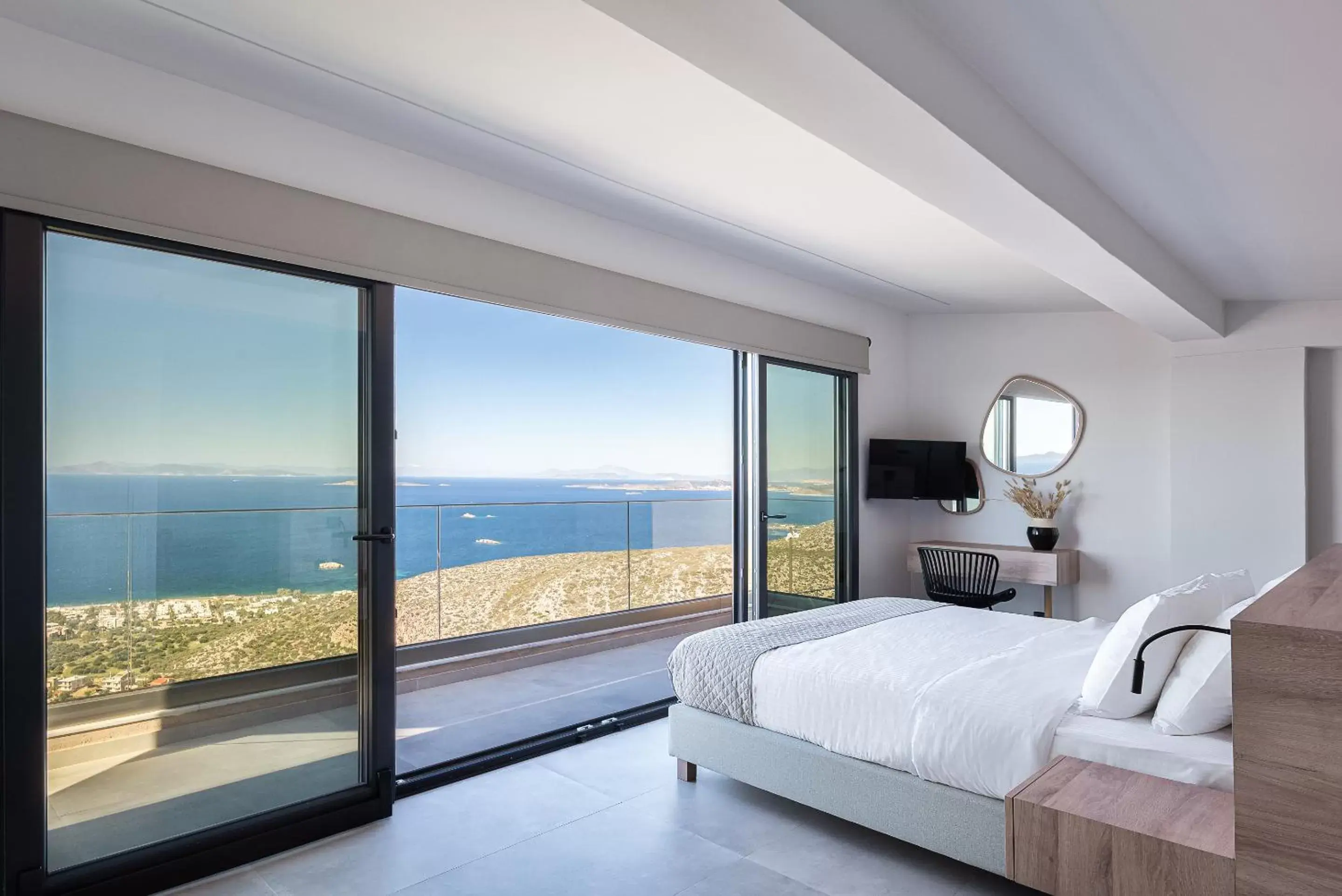 Bed in Saronida Hills