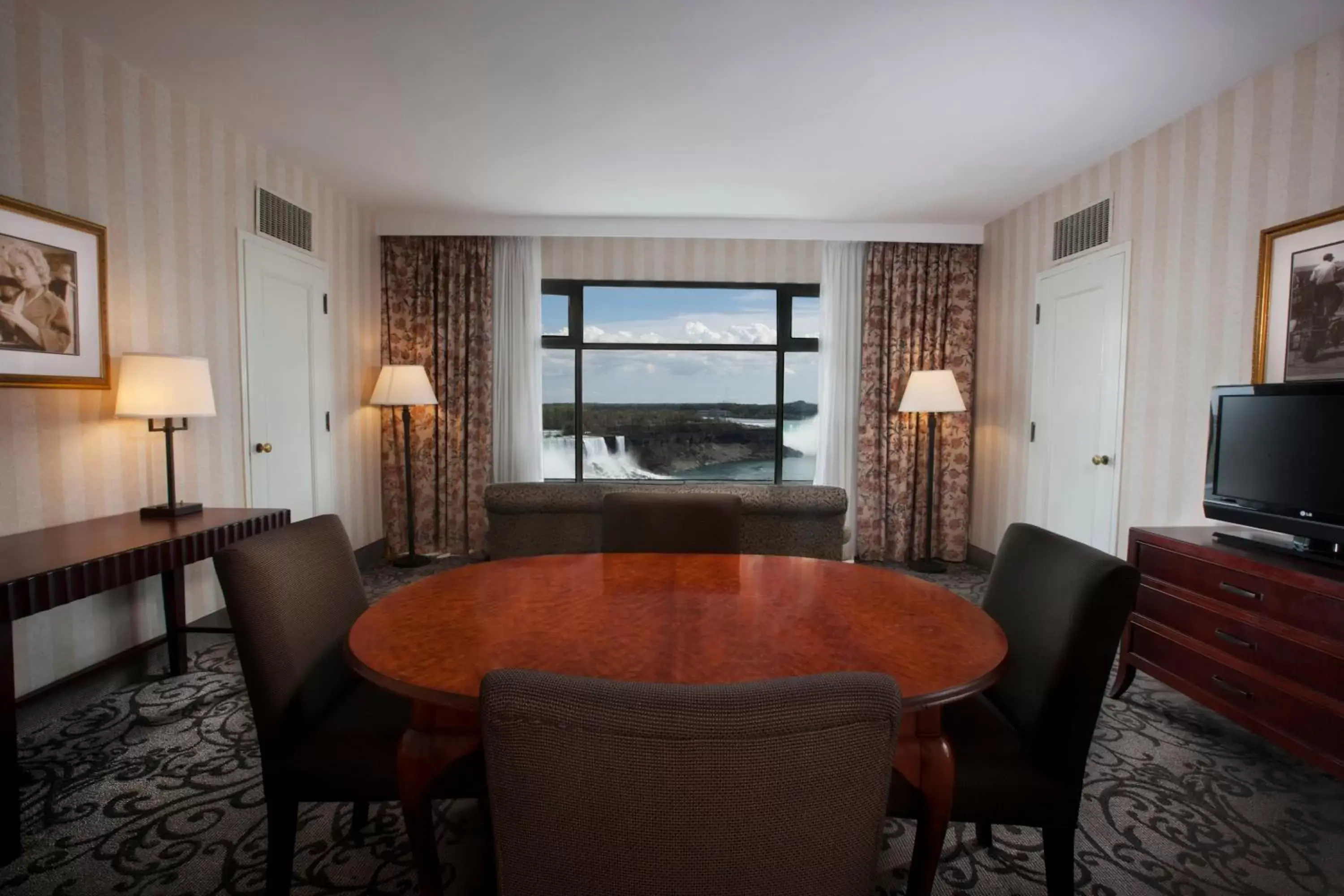 Photo of the whole room in Crowne Plaza Hotel-Niagara Falls/Falls View, an IHG Hotel