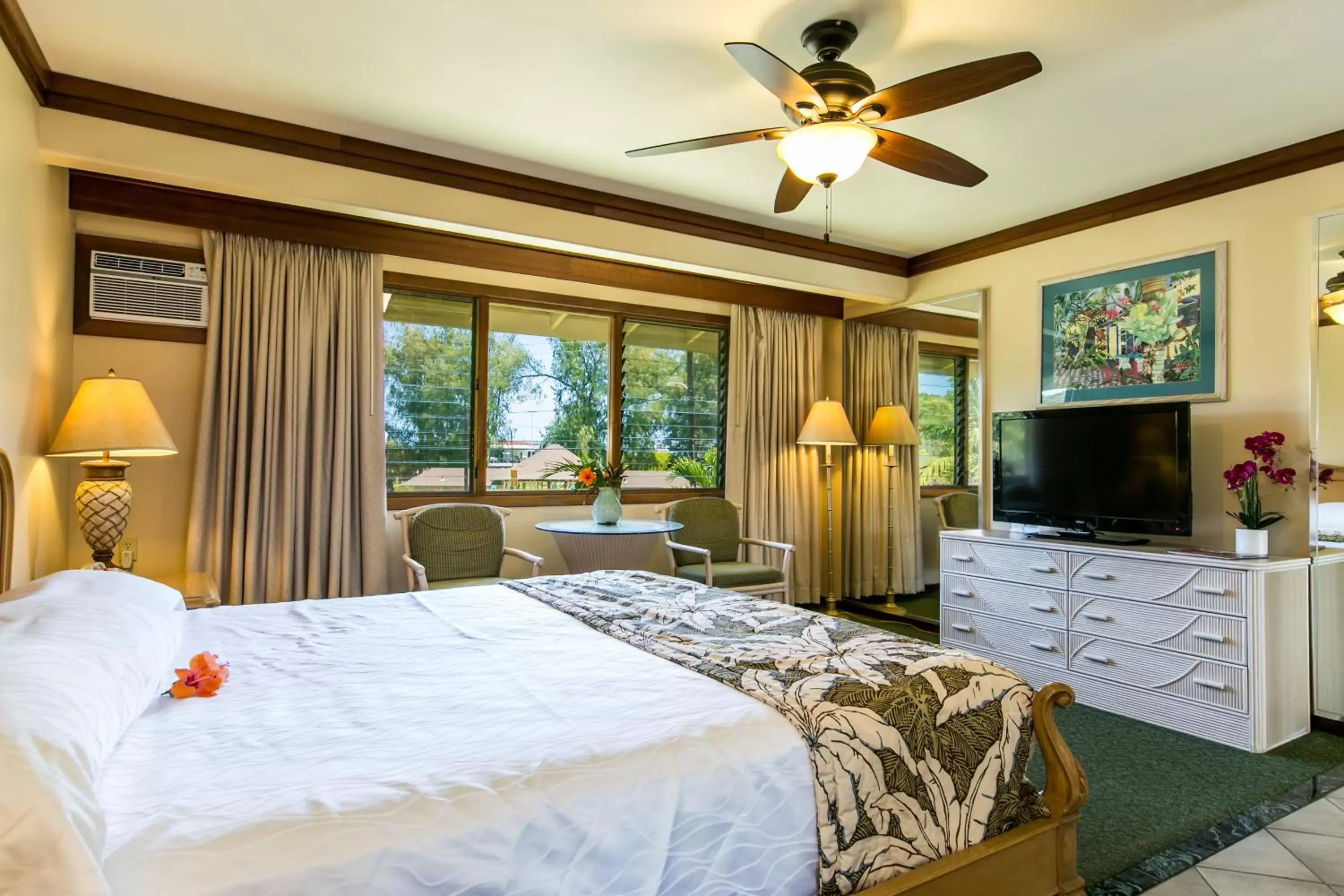 Bed in The Kauai Inn
