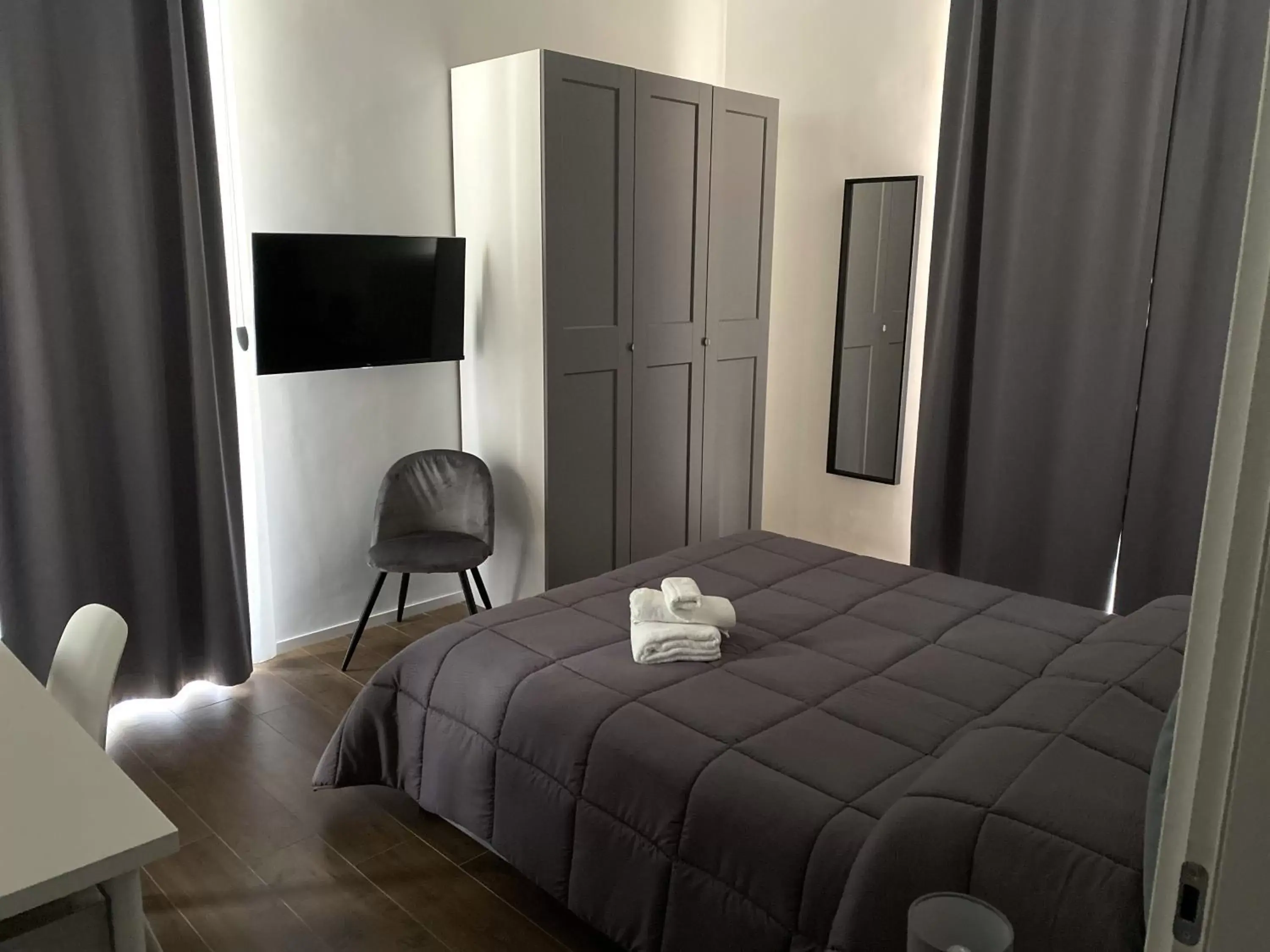 Photo of the whole room, Bed in Business Home Via Isonzo B&B