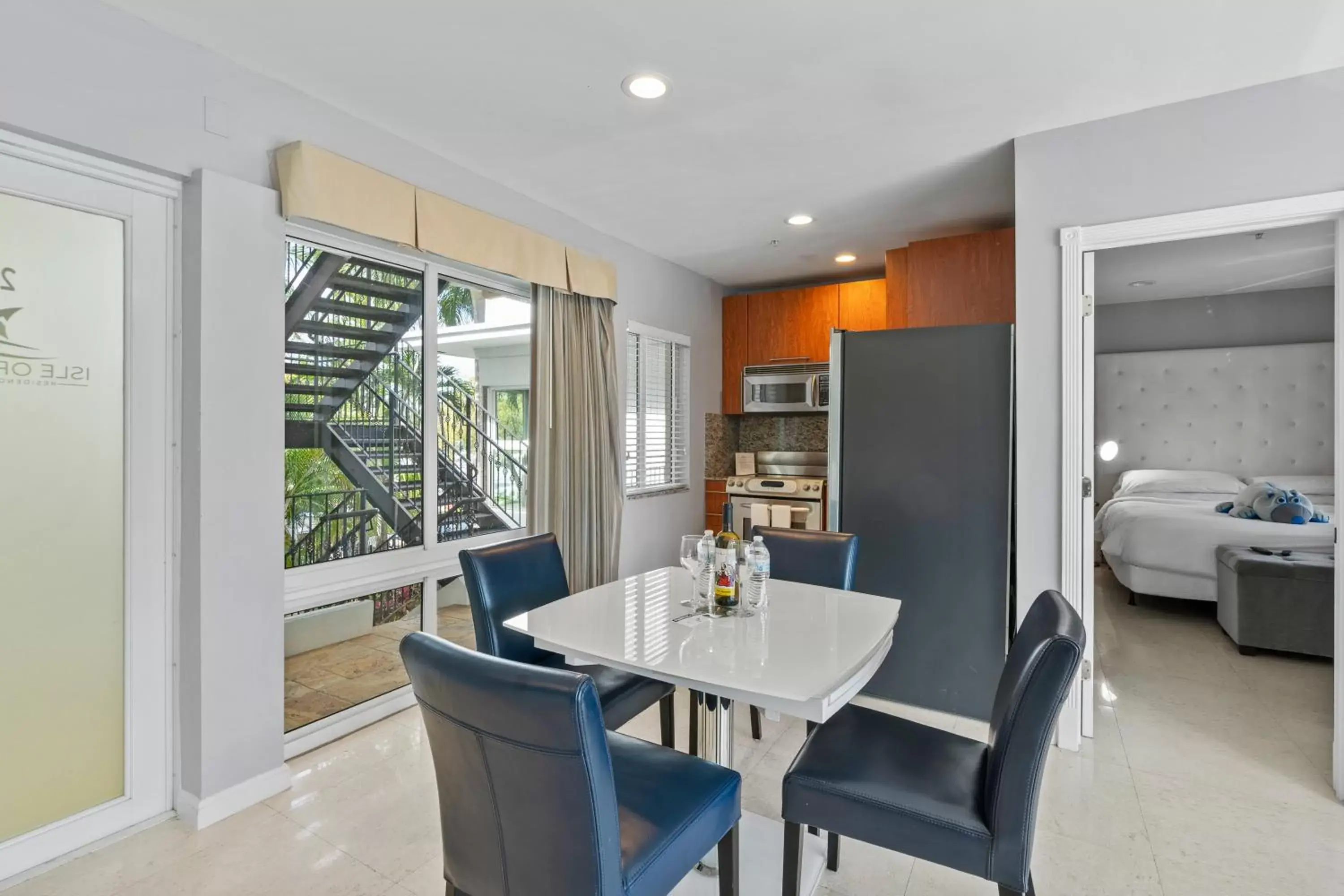 Dining Area in Isle of Venice Residence and Marina