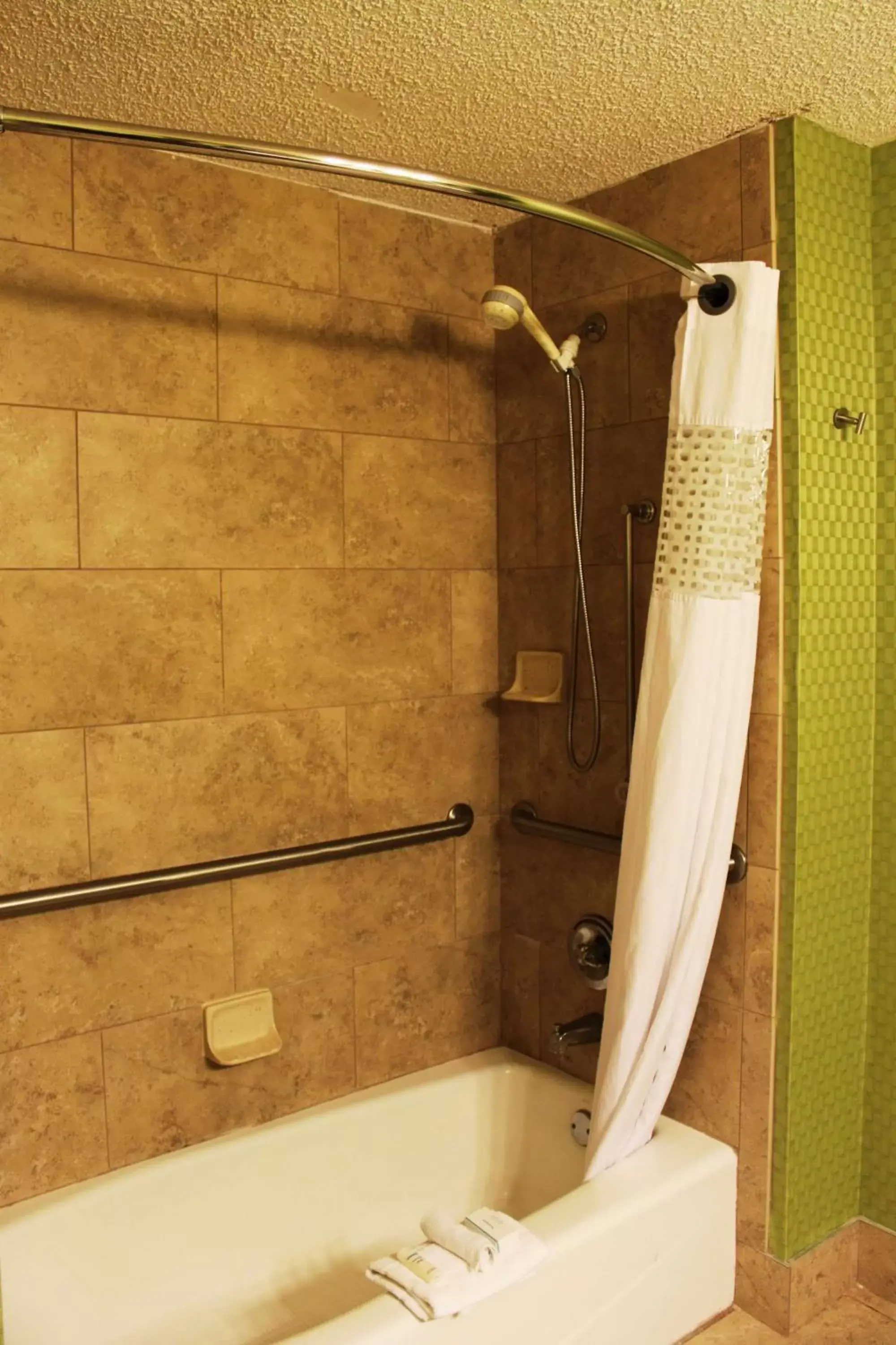 Bathroom in Hampton Inn Perry Bathroom in Hampton Inn Perry