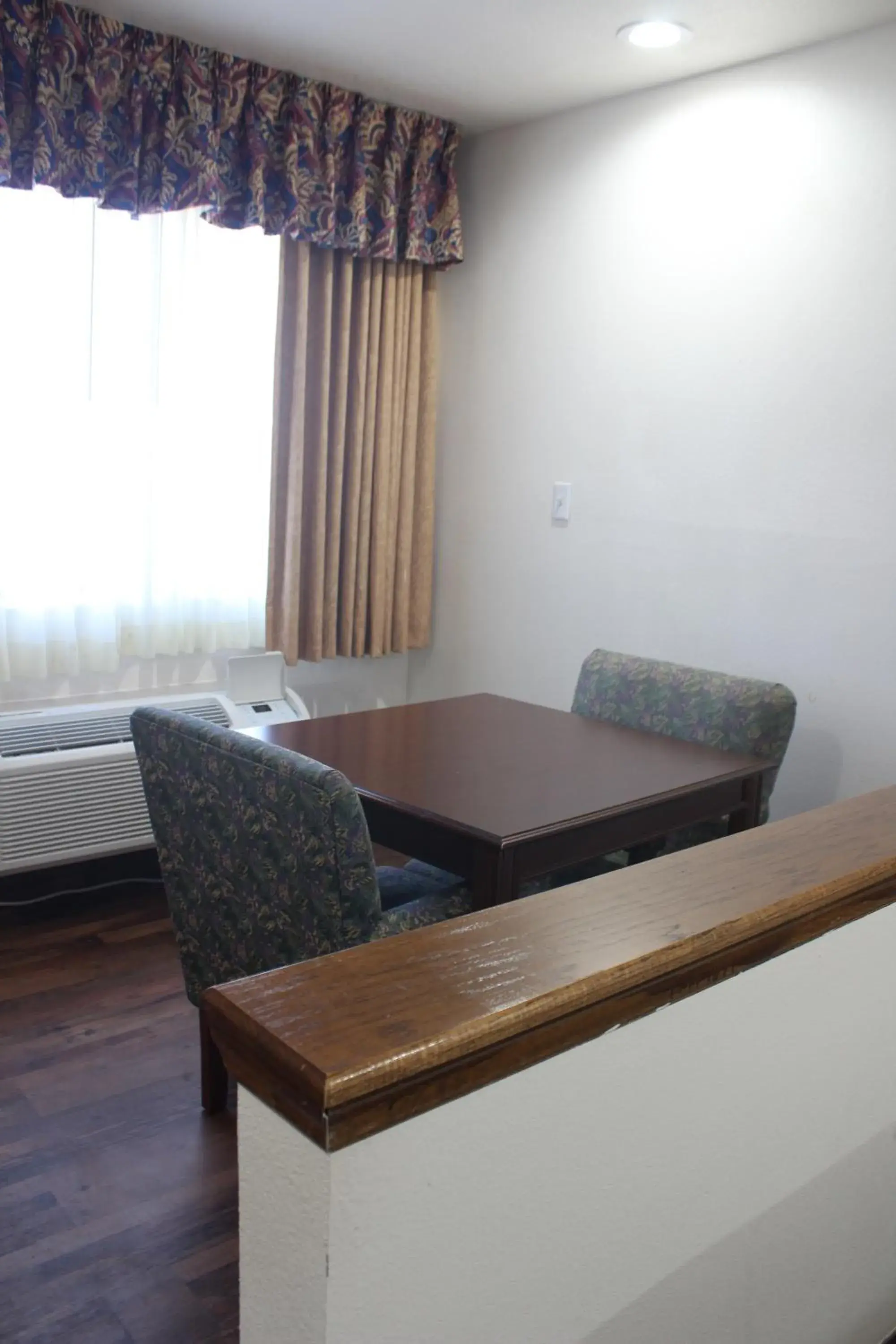 Seating area, Bed in Rodeway Inn Tucumcari