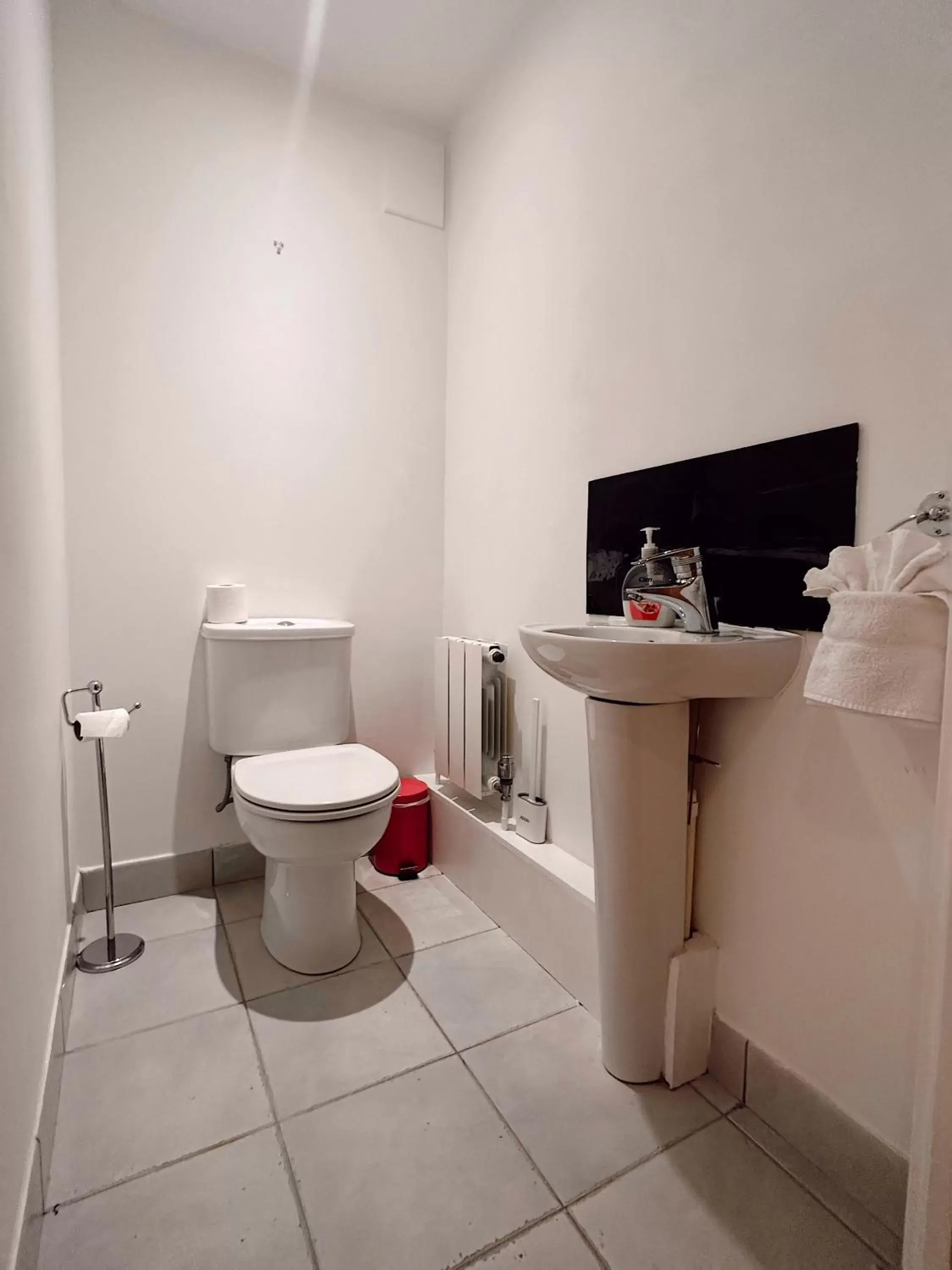 Toilet, Bathroom in Canary Wharf - Luxury Apartments