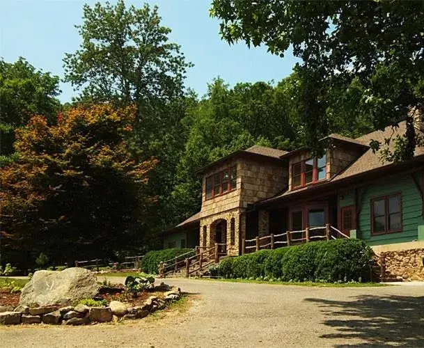 Property Building in Laughing Heart Lodge