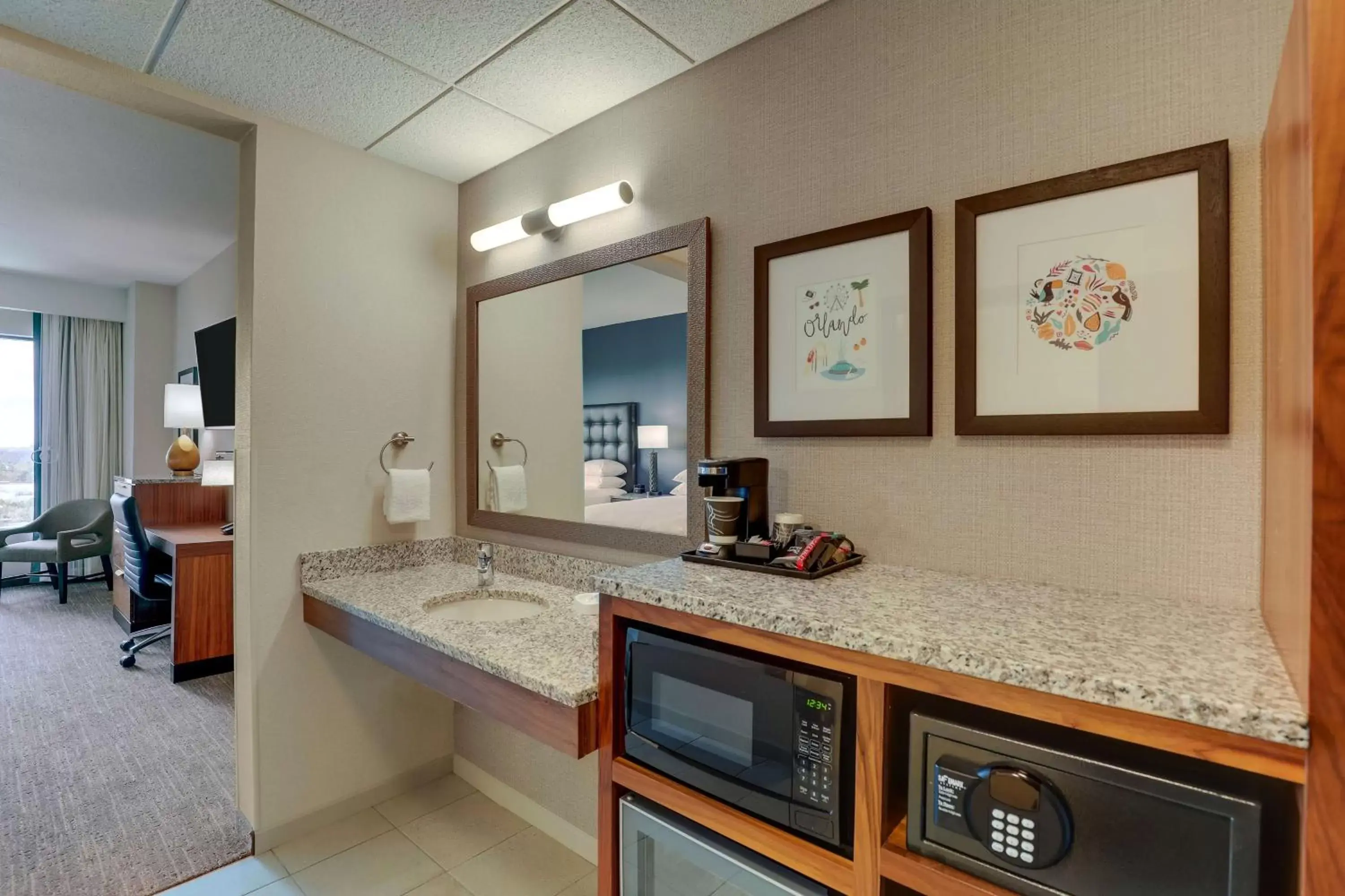 Bedroom, Kitchen/Kitchenette in Drury Plaza Hotel Orlando - Disney Springs Area